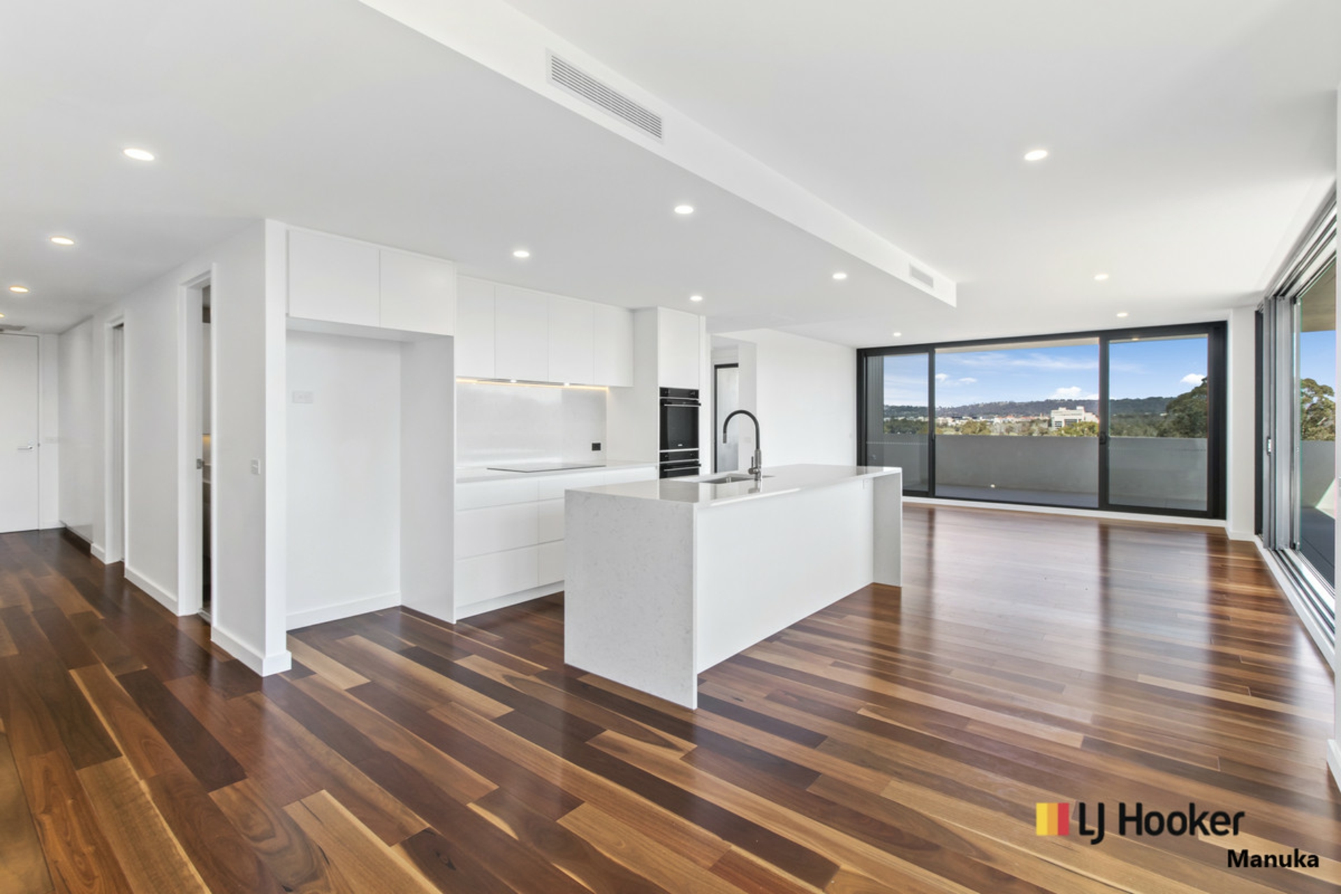 422/2 Anzac Park, CAMPBELL