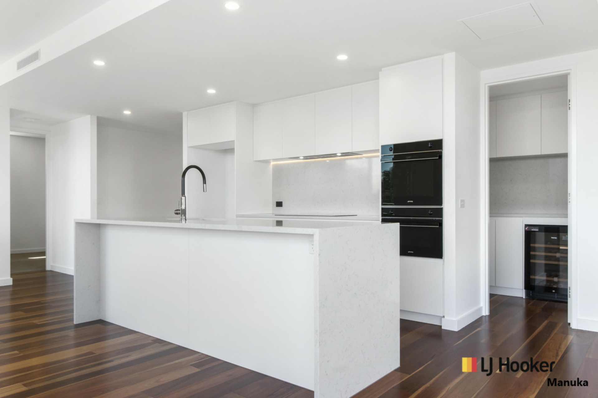422/2 Anzac Park, CAMPBELL