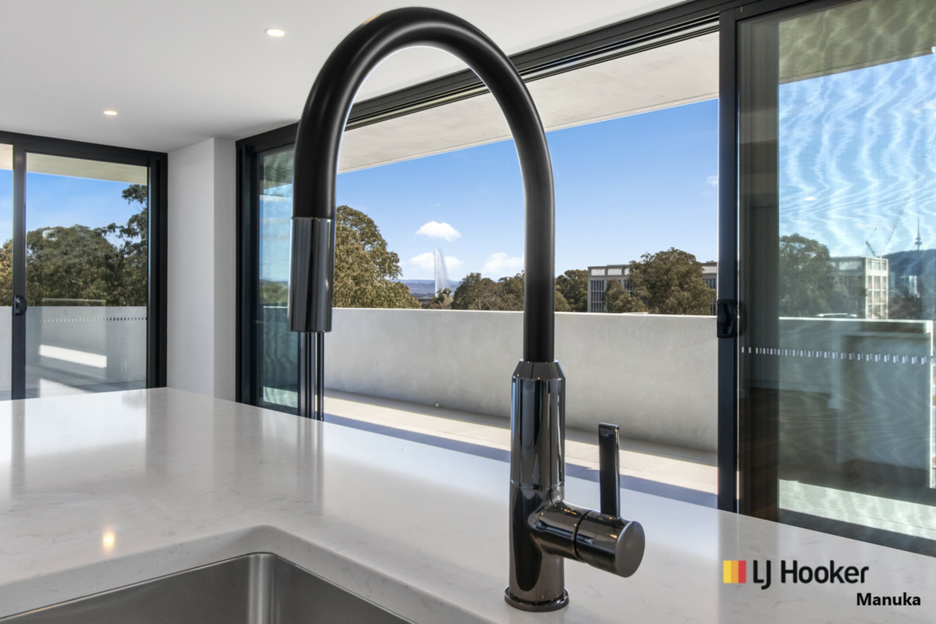 422/2 Anzac Park, CAMPBELL