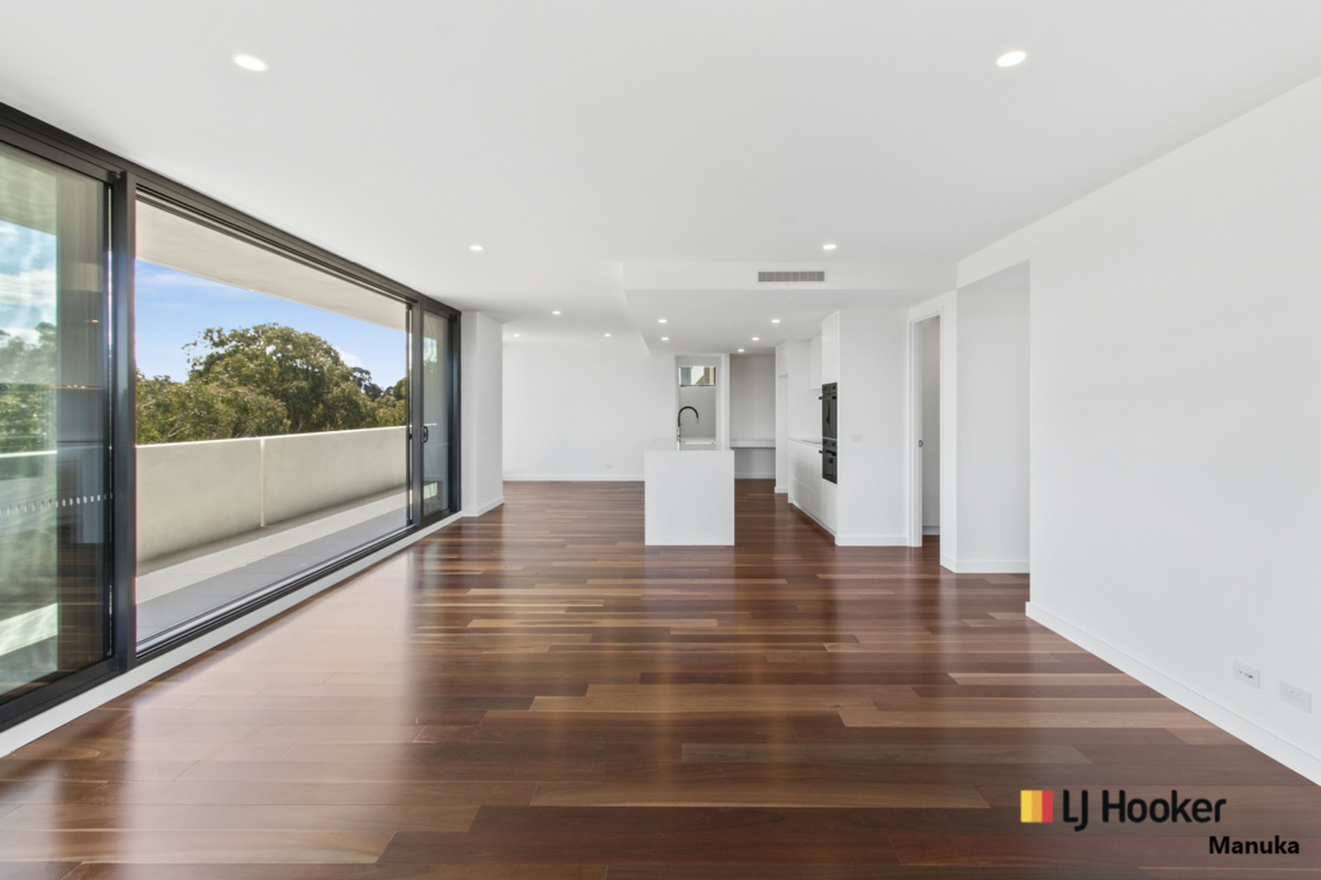 422/2 Anzac Park, CAMPBELL