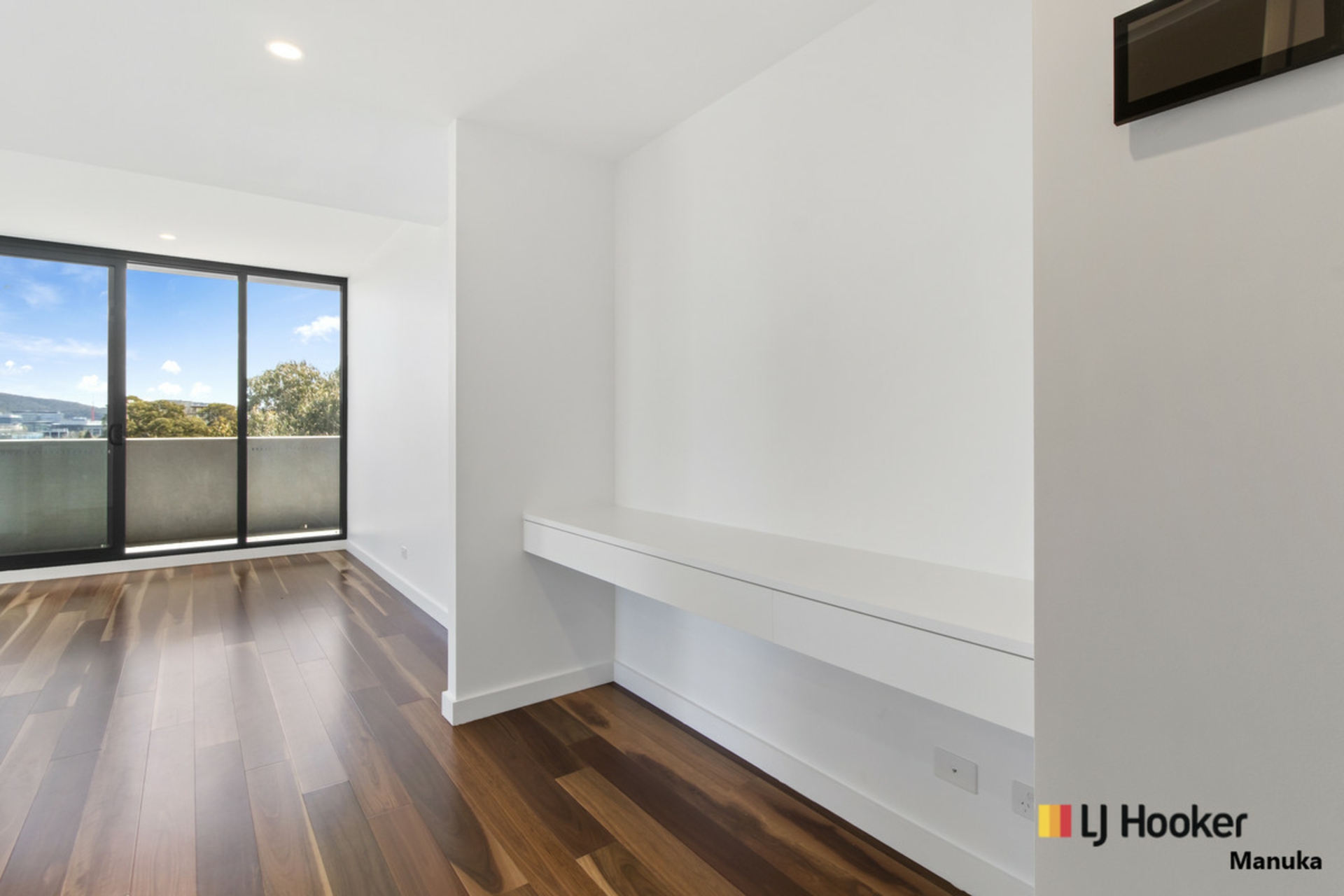 422/2 Anzac Park, CAMPBELL