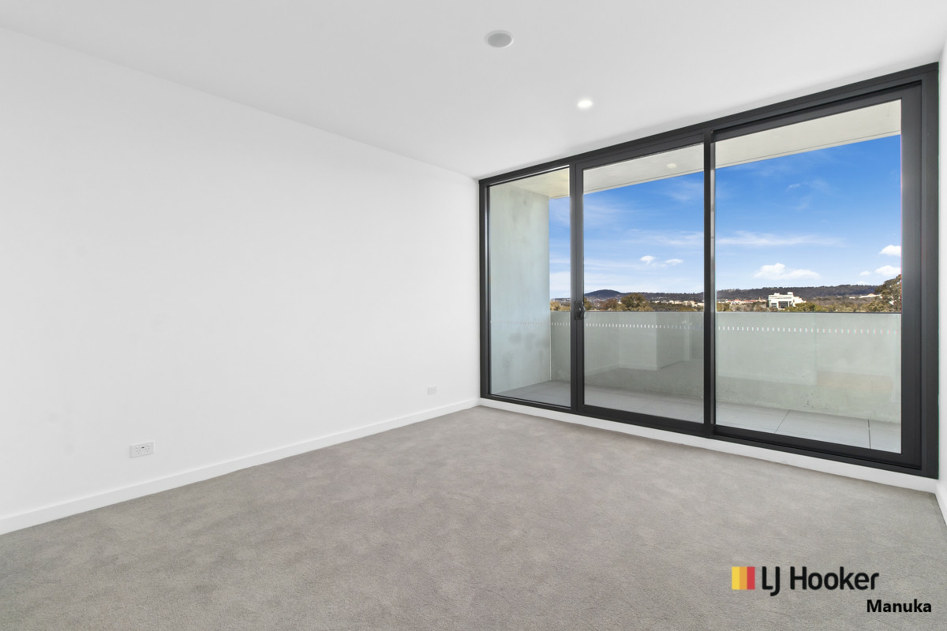 422/2 Anzac Park, CAMPBELL