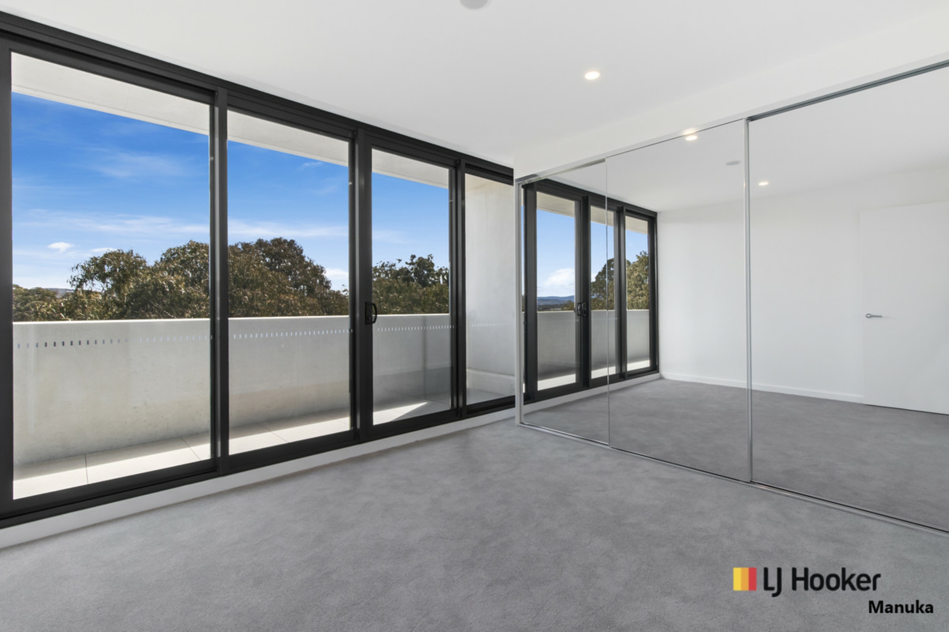 422/2 Anzac Park, CAMPBELL