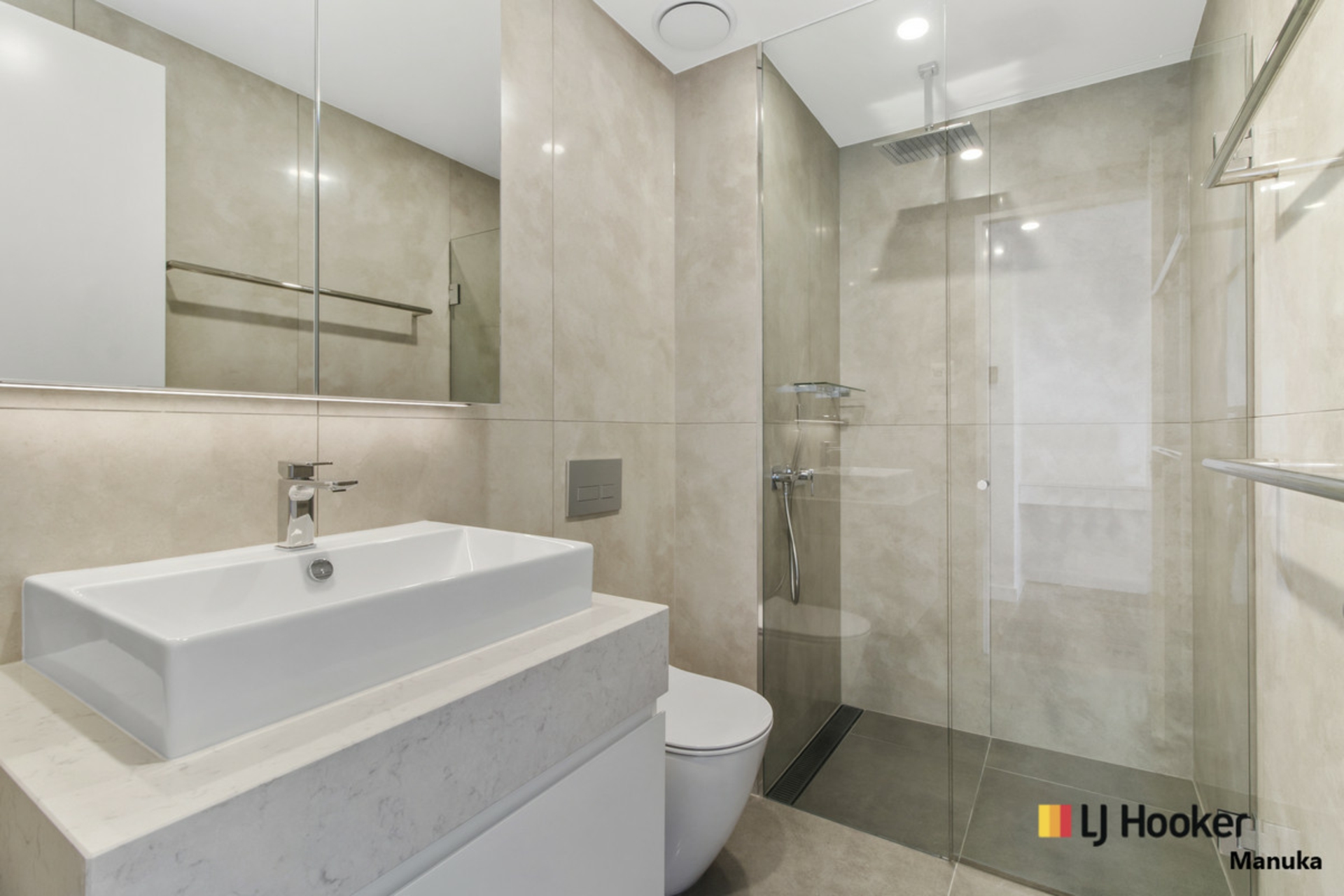 422/2 Anzac Park, CAMPBELL