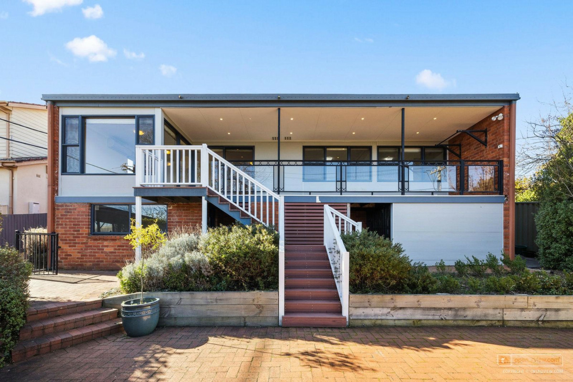 44 Fergusson Crescent, DEAKIN