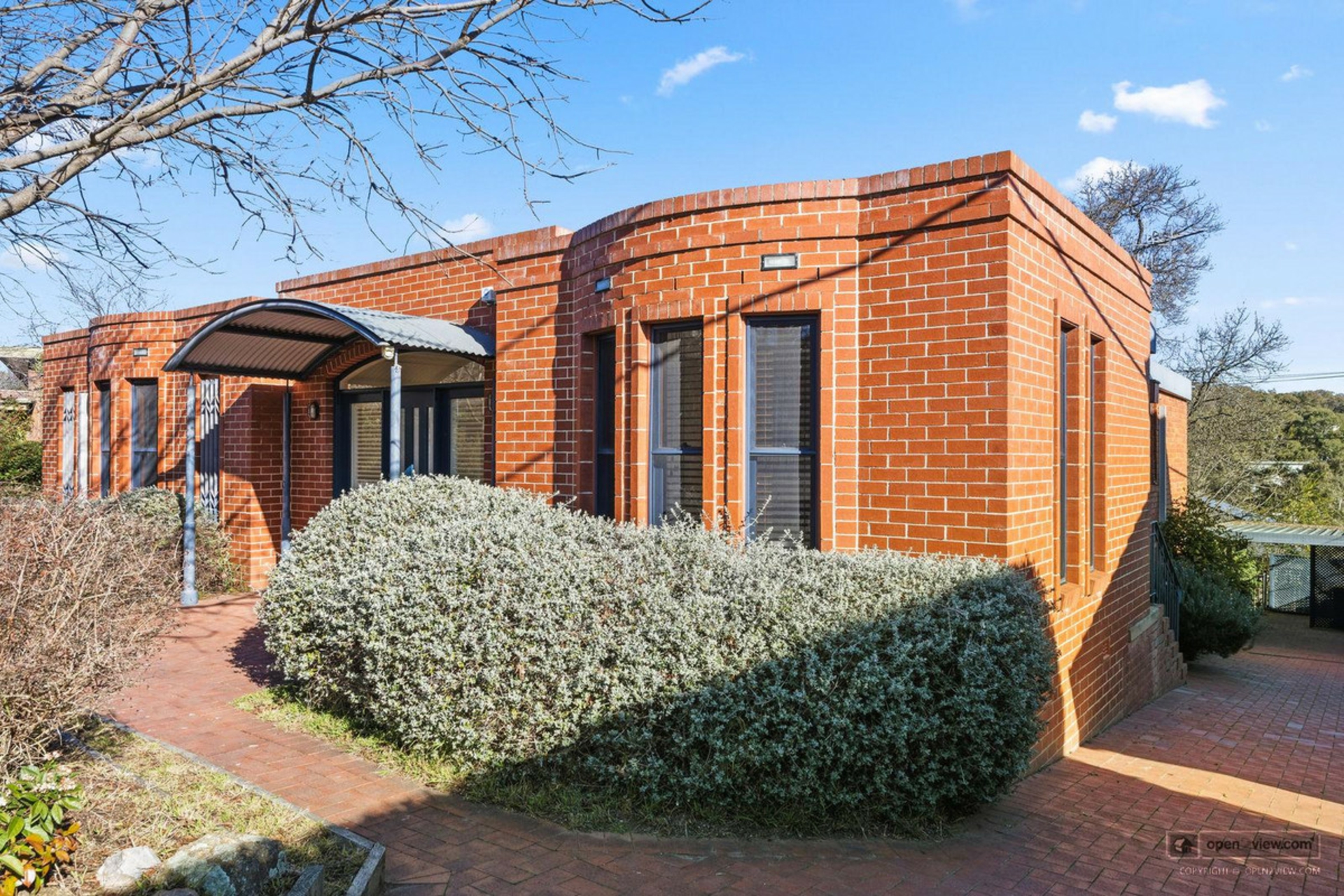 44 Fergusson Crescent, DEAKIN