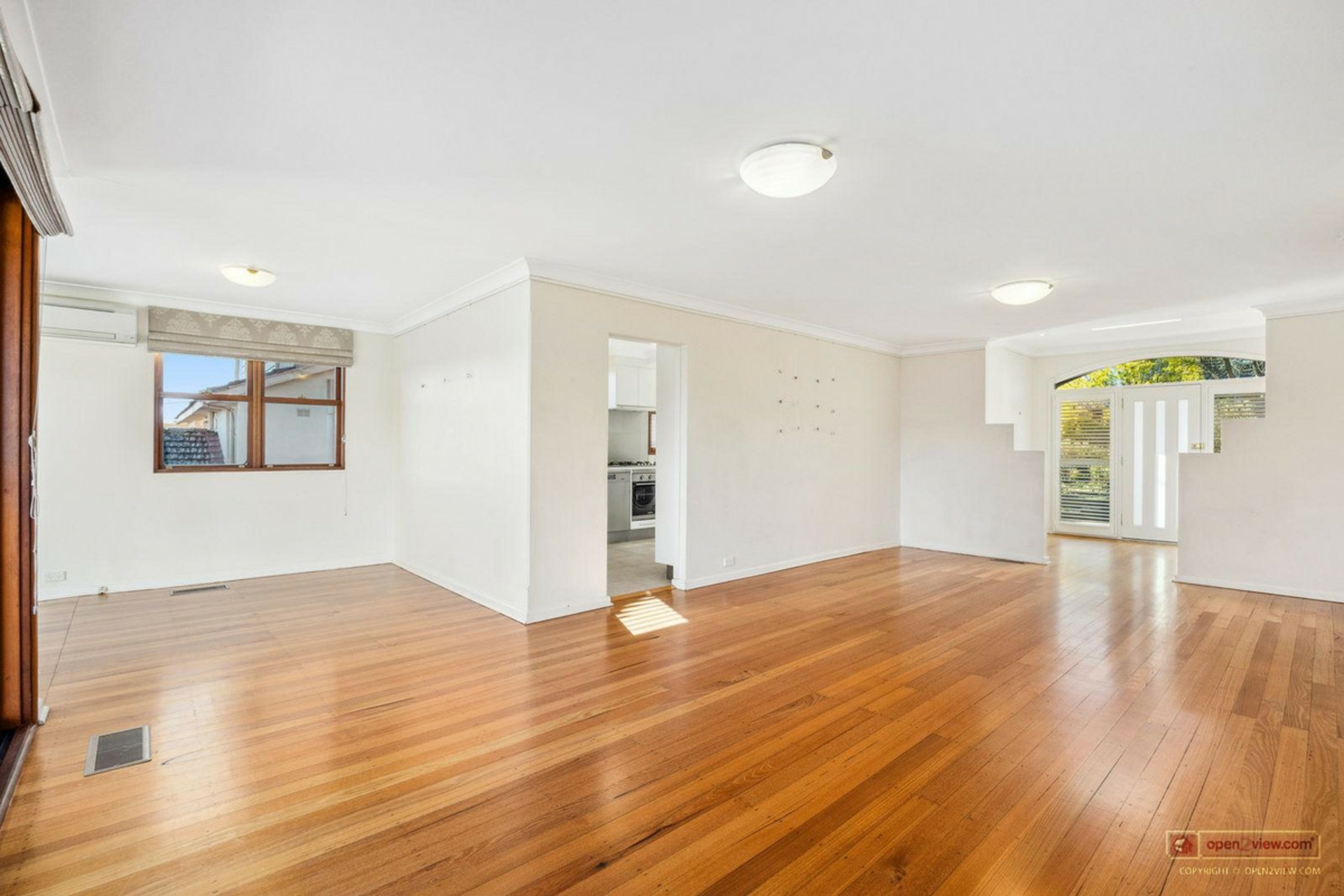 44 Fergusson Crescent, DEAKIN