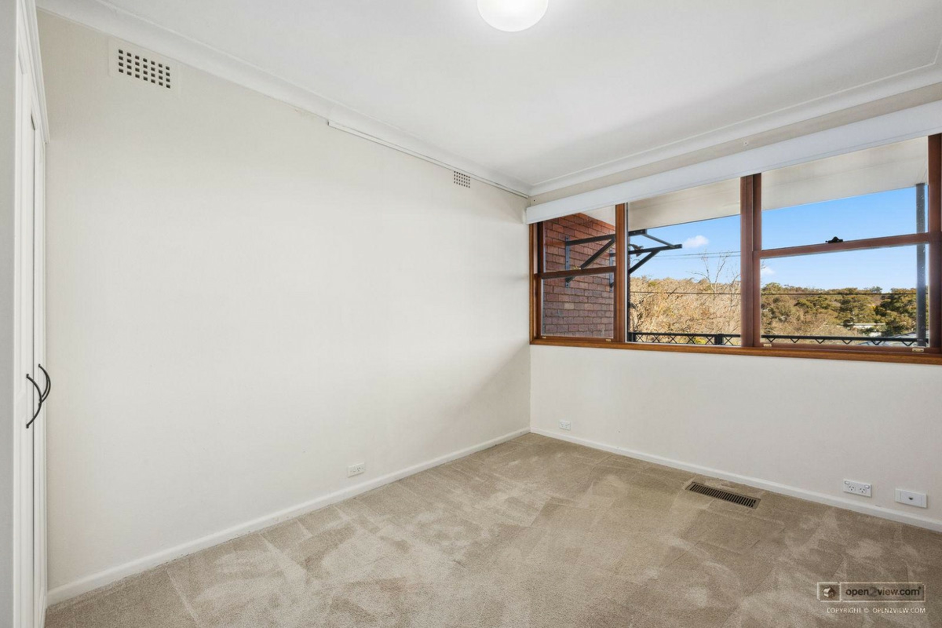 44 Fergusson Crescent, DEAKIN