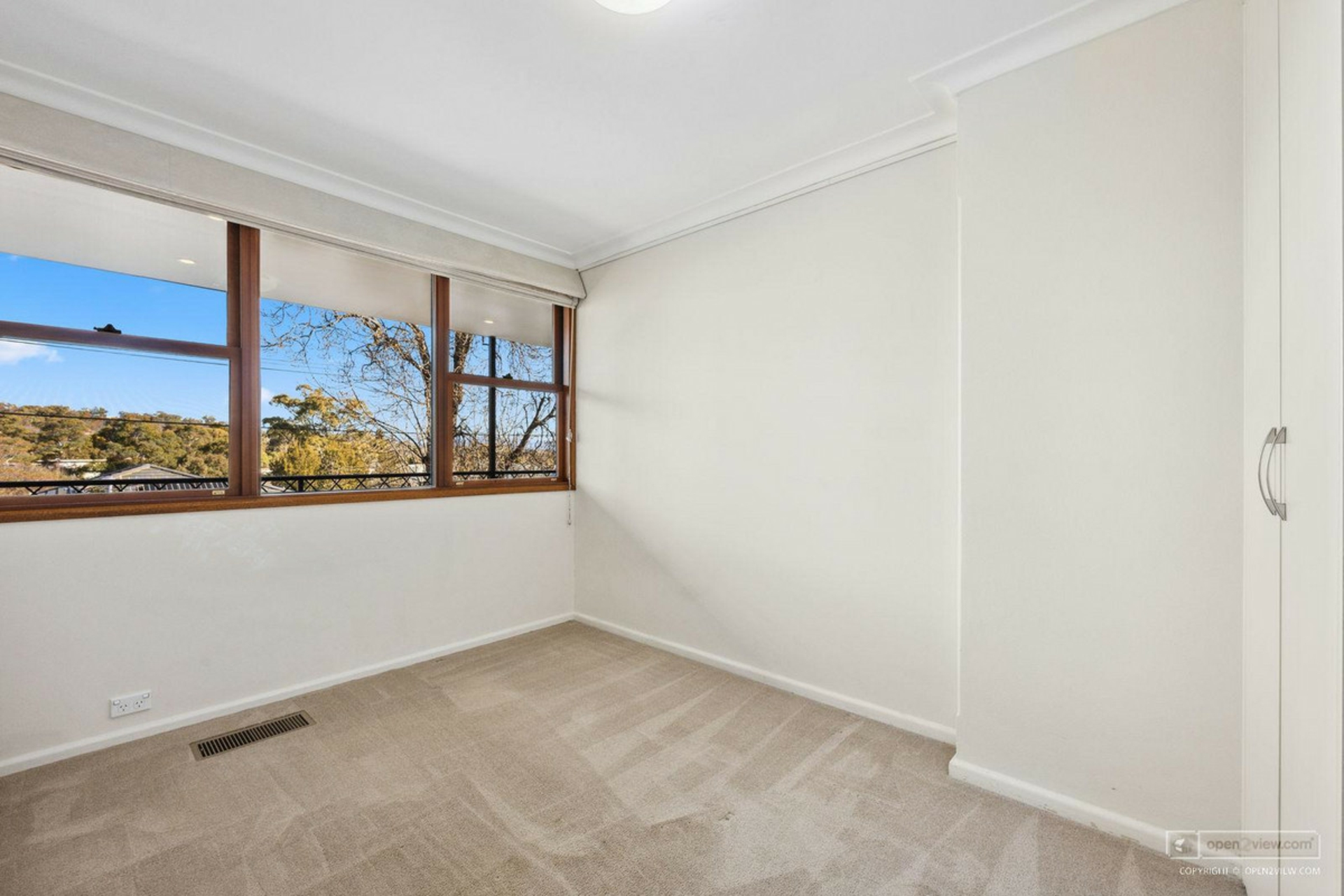 44 Fergusson Crescent, DEAKIN