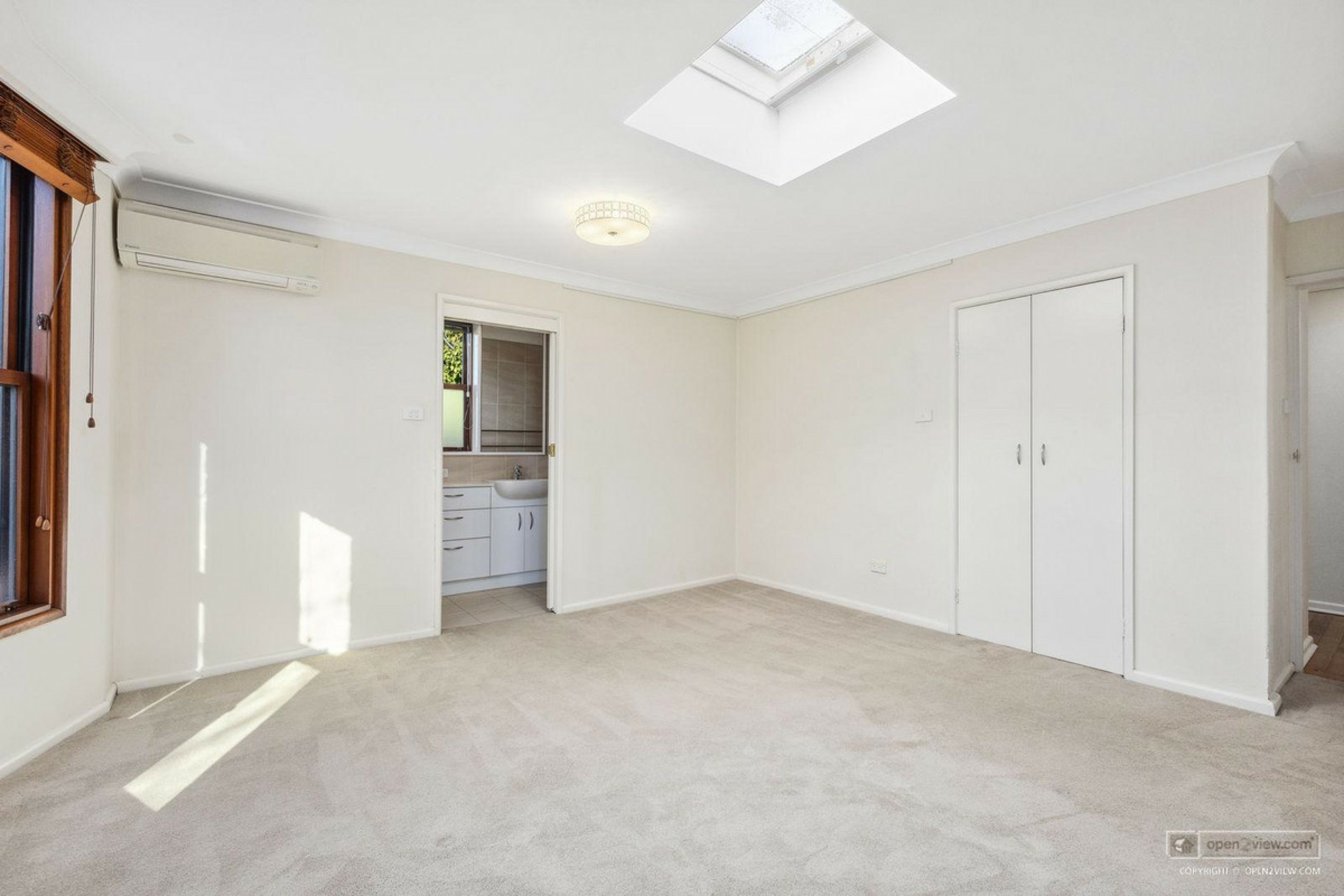 44 Fergusson Crescent, DEAKIN