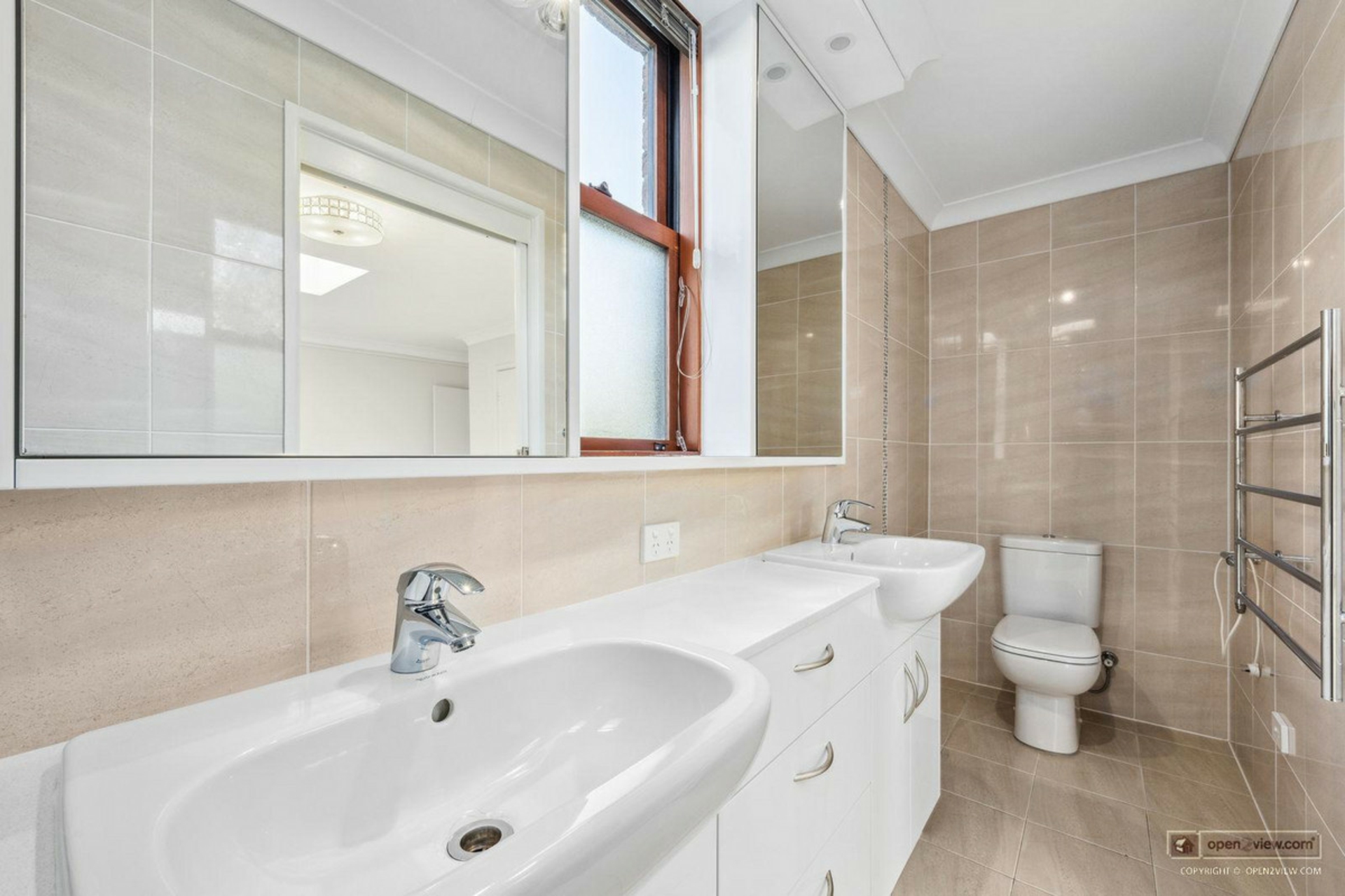 44 Fergusson Crescent, DEAKIN