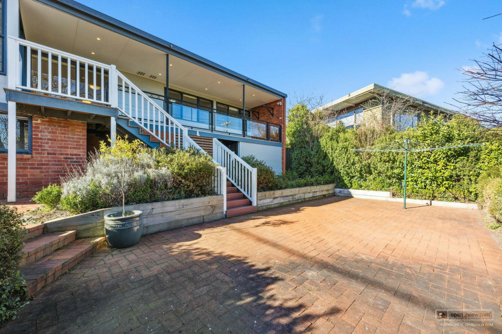 44 Fergusson Crescent, DEAKIN