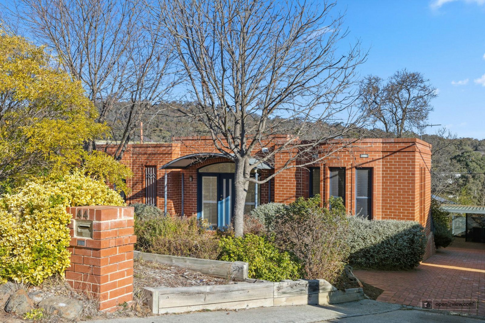 44 Fergusson Crescent, DEAKIN