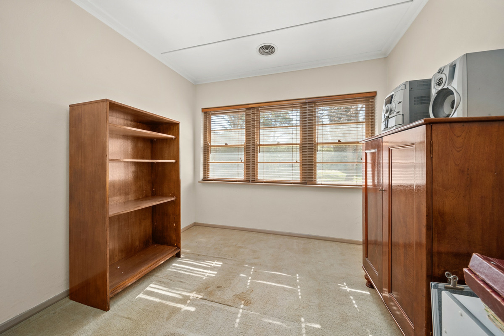 2 Tennyson Crescent, FORREST