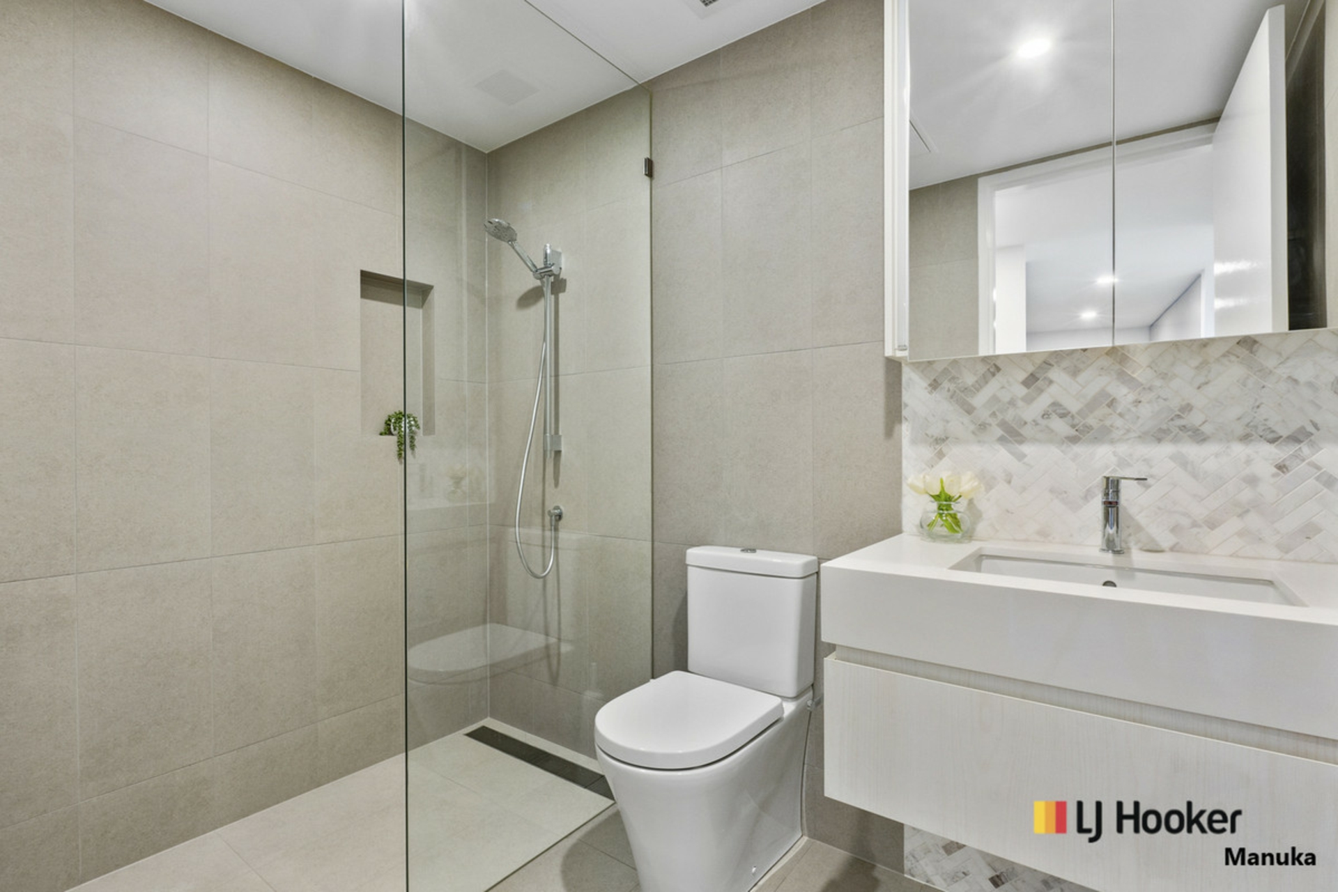 22/7 State Circle, FORREST