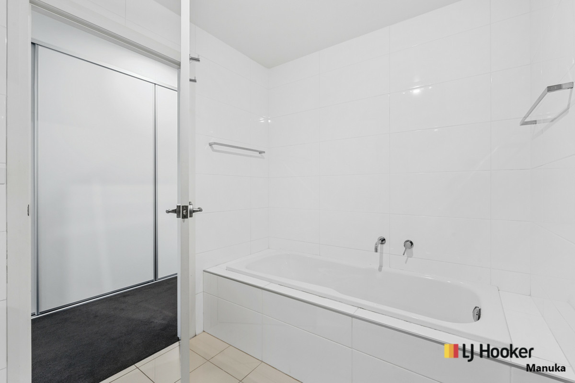 11/28 Canberra Avenue, FORREST