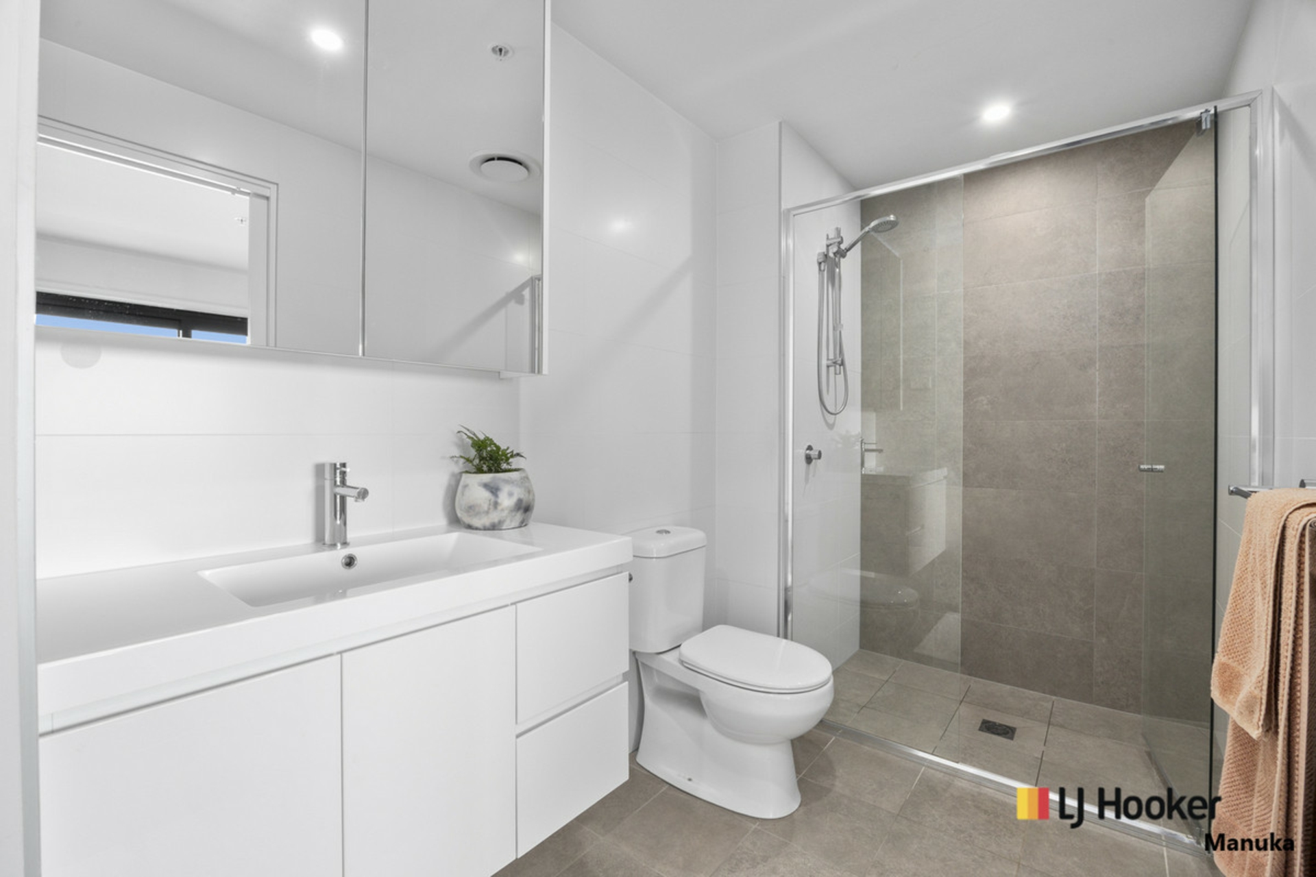 27/200 John Gorton Drive, COOMBS