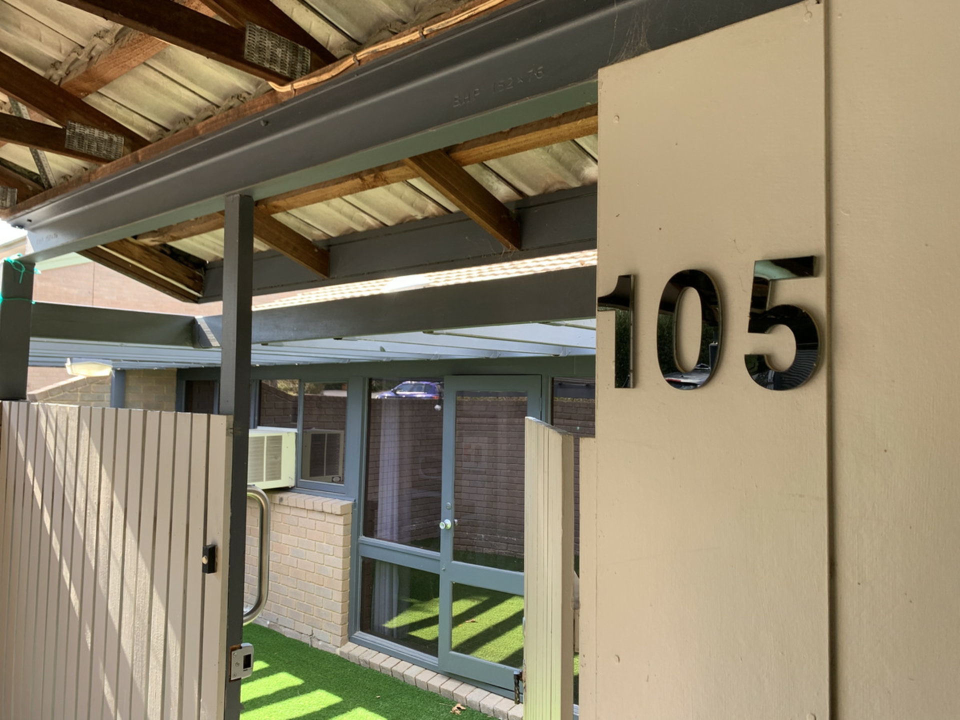 105 Barnet Close, SWINGER HILL