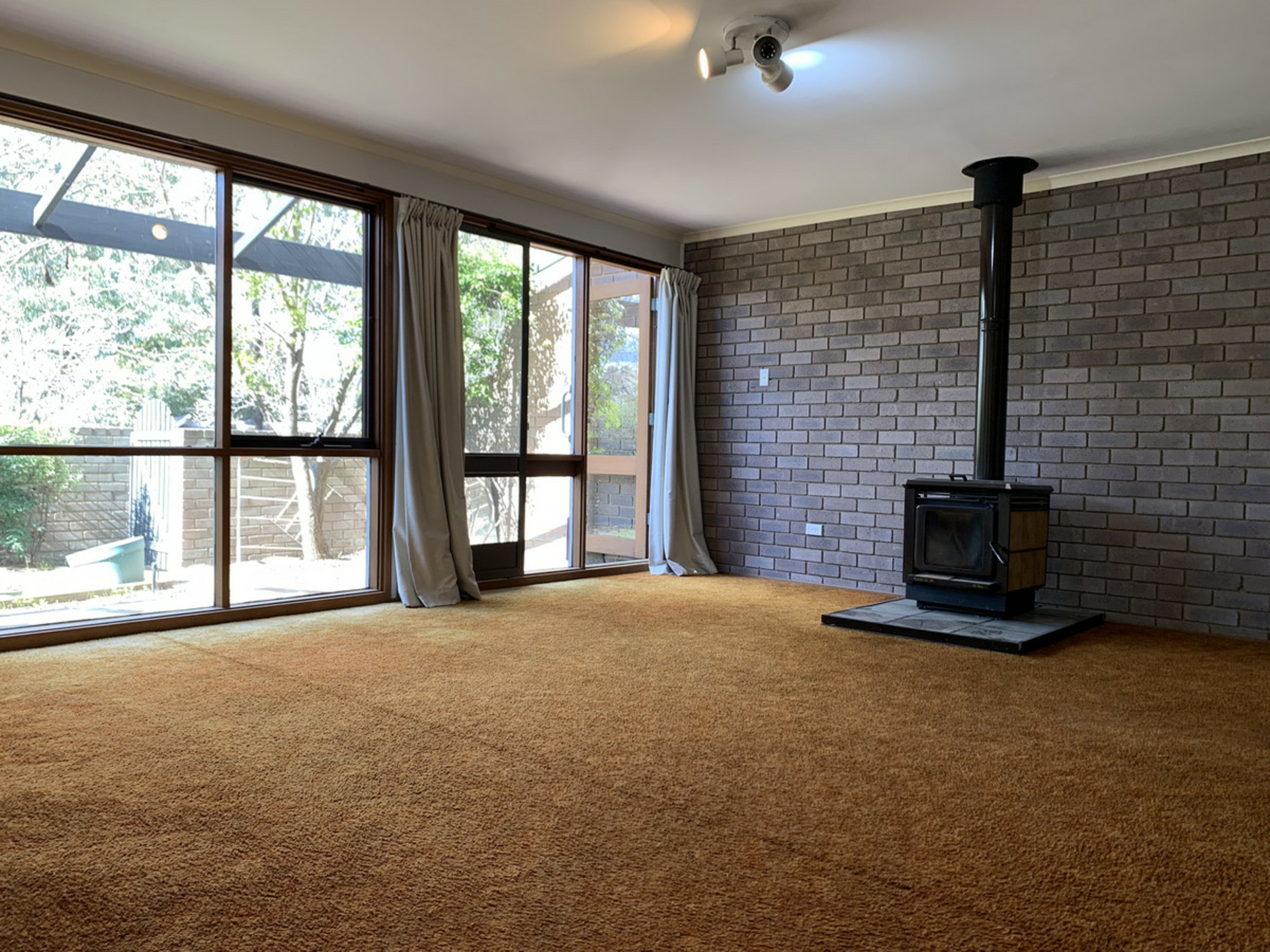 105 Barnet Close, SWINGER HILL