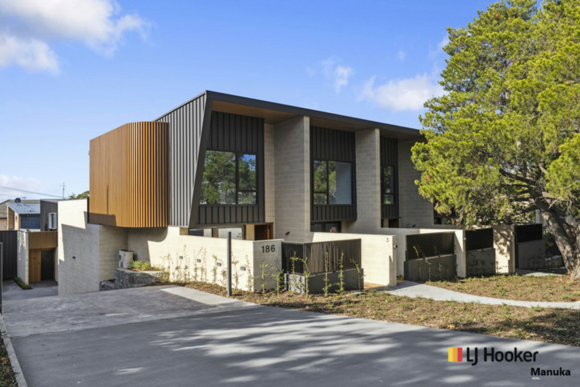 2/186 La Perouse Street, RED HILL