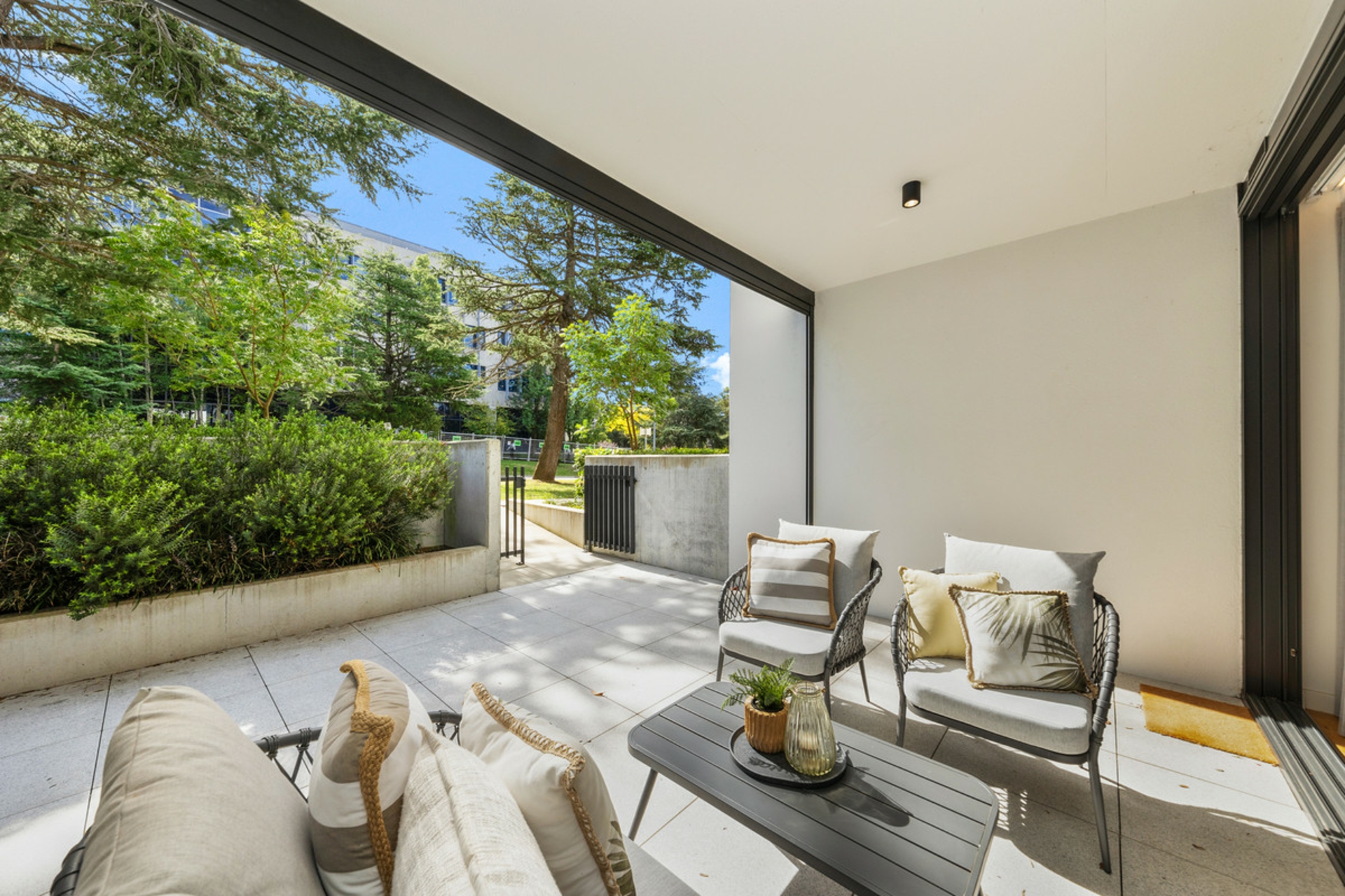 1/22 Canberra Avenue — photo from LJ Hooker Manuka