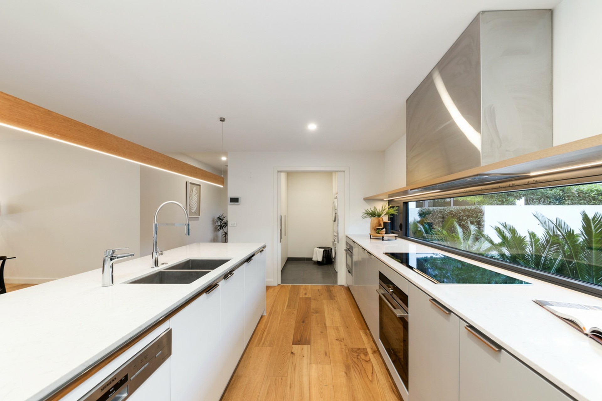 1/22 Canberra Avenue — photo 4 of 17