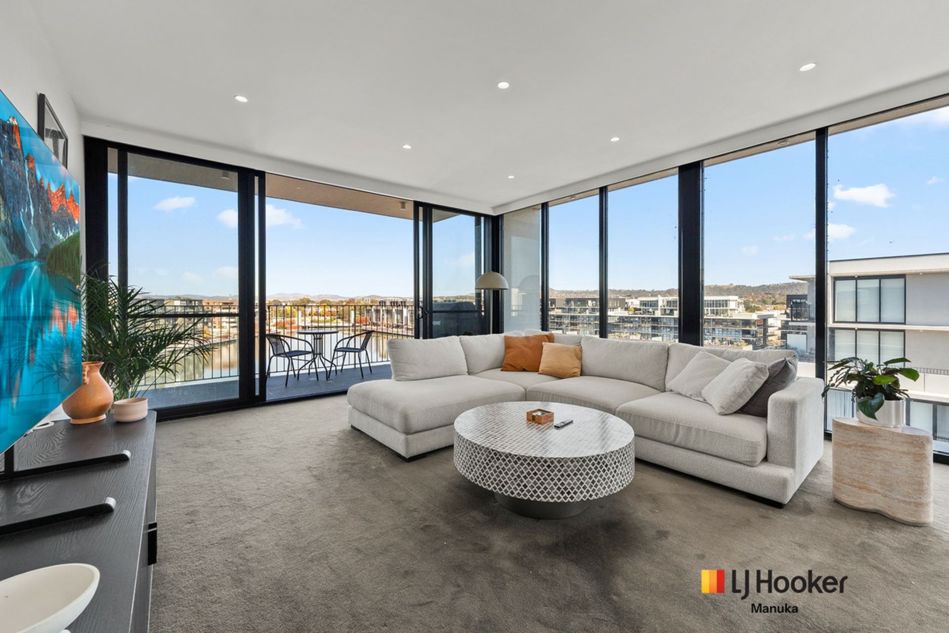 24/10 Trevillian Quay — photo from LJ Hooker Manuka