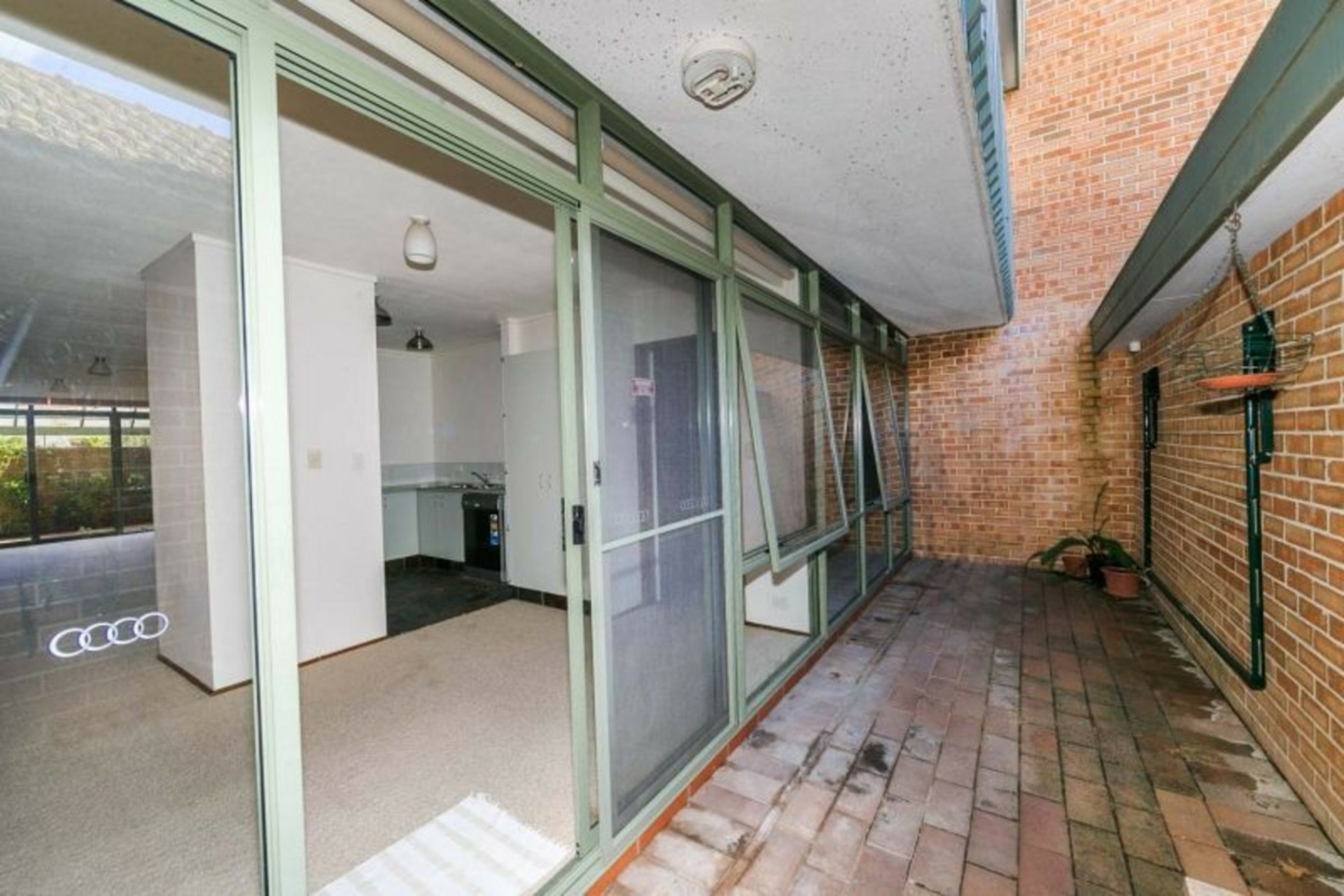 31/19 Howitt Street — photo 7 of 9
