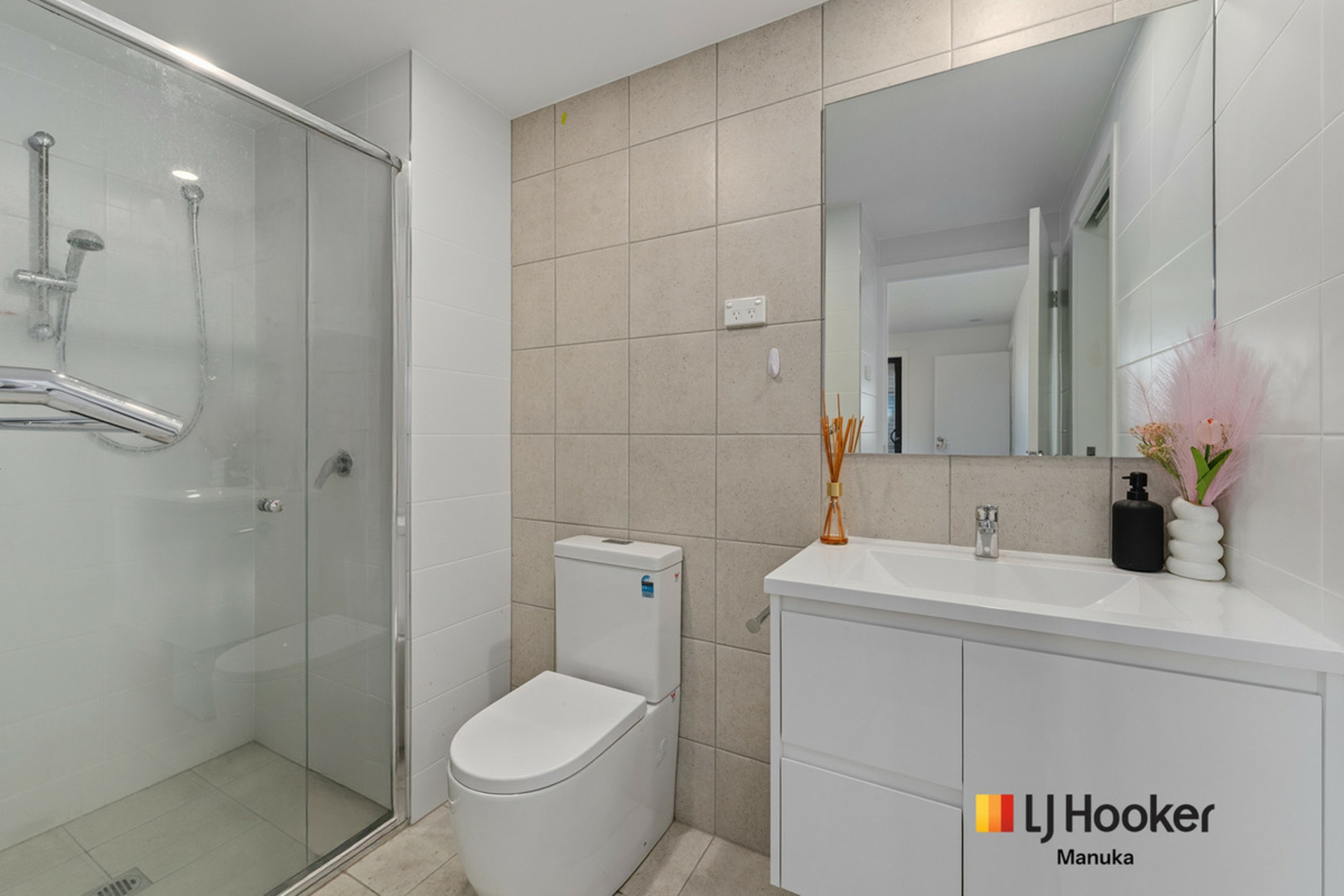 86/209 John Gorton Drive — photo 9 of 15