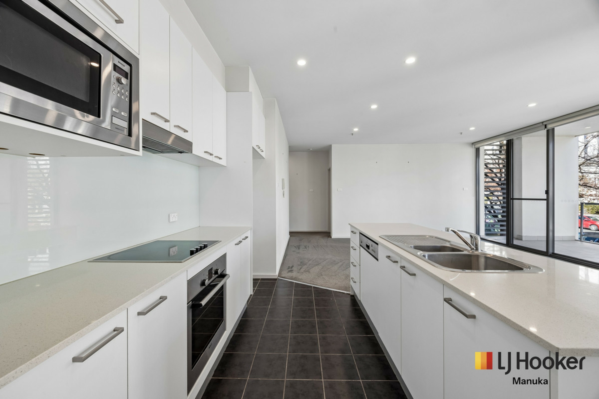 18/10 Burke Crescent — photo 6 of 15