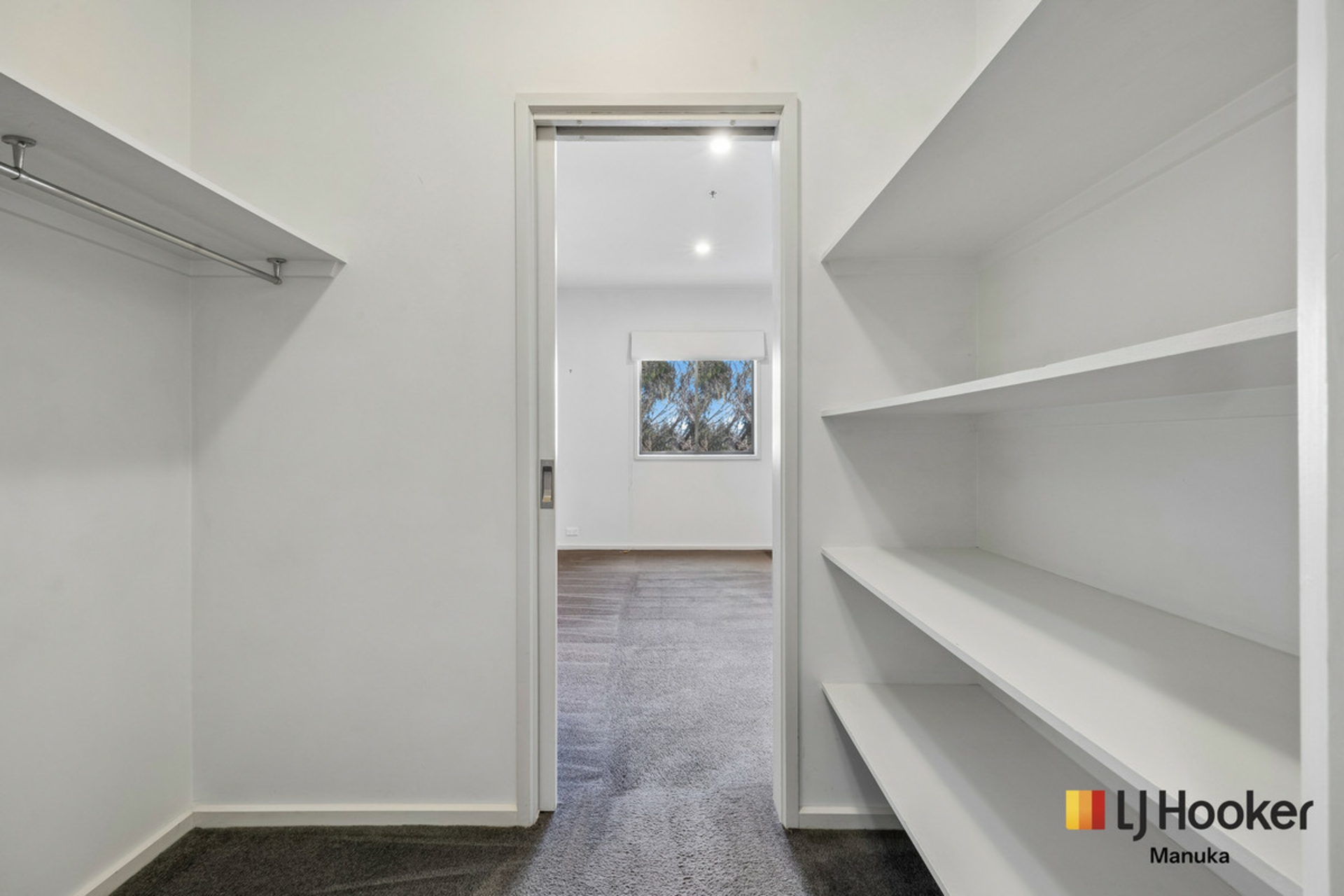 18/10 Burke Crescent — photo 8 of 15