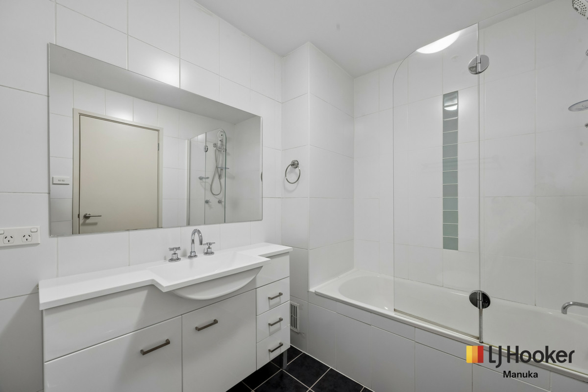 18/10 Burke Crescent — photo 11 of 15