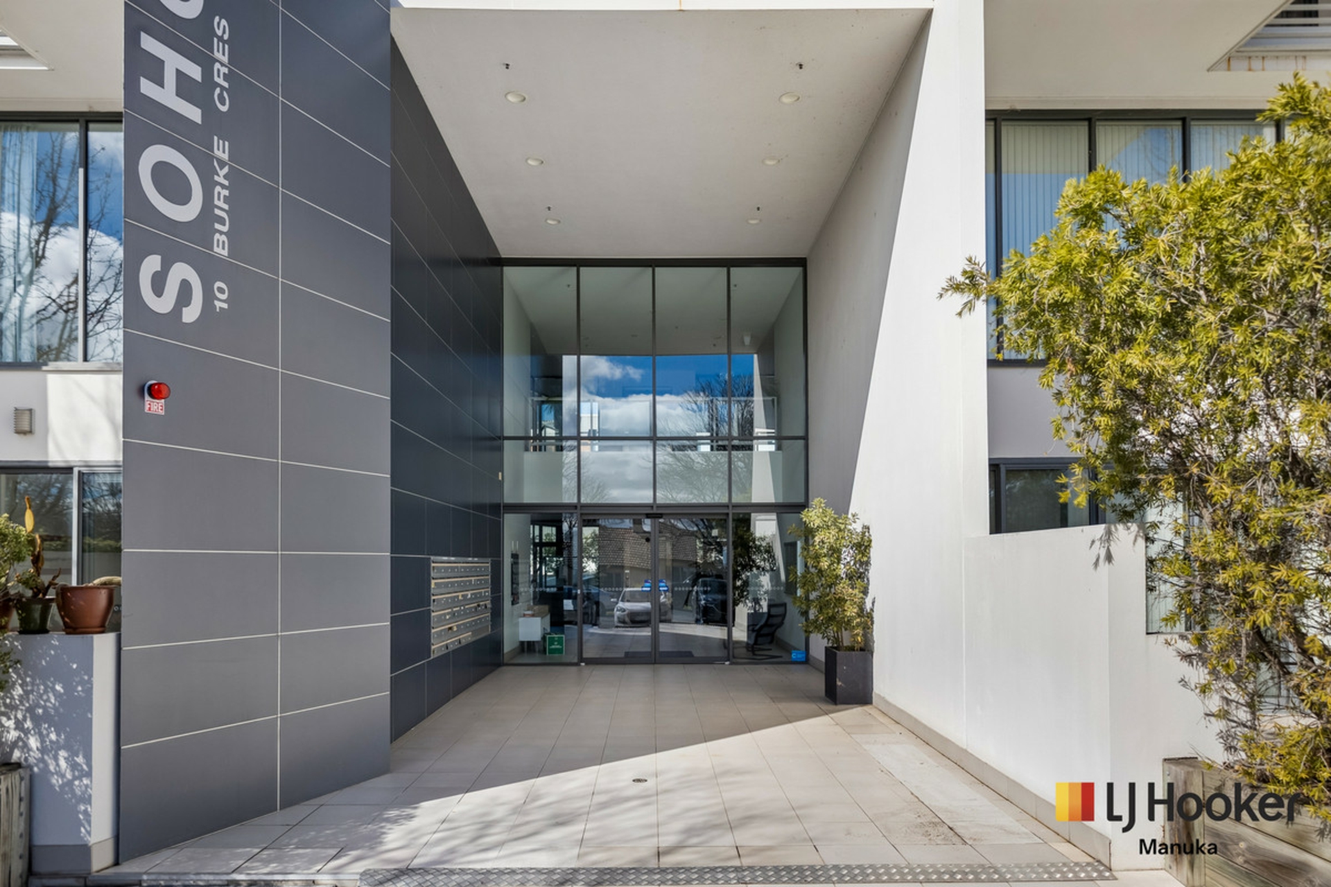 18/10 Burke Crescent — photo 13 of 15