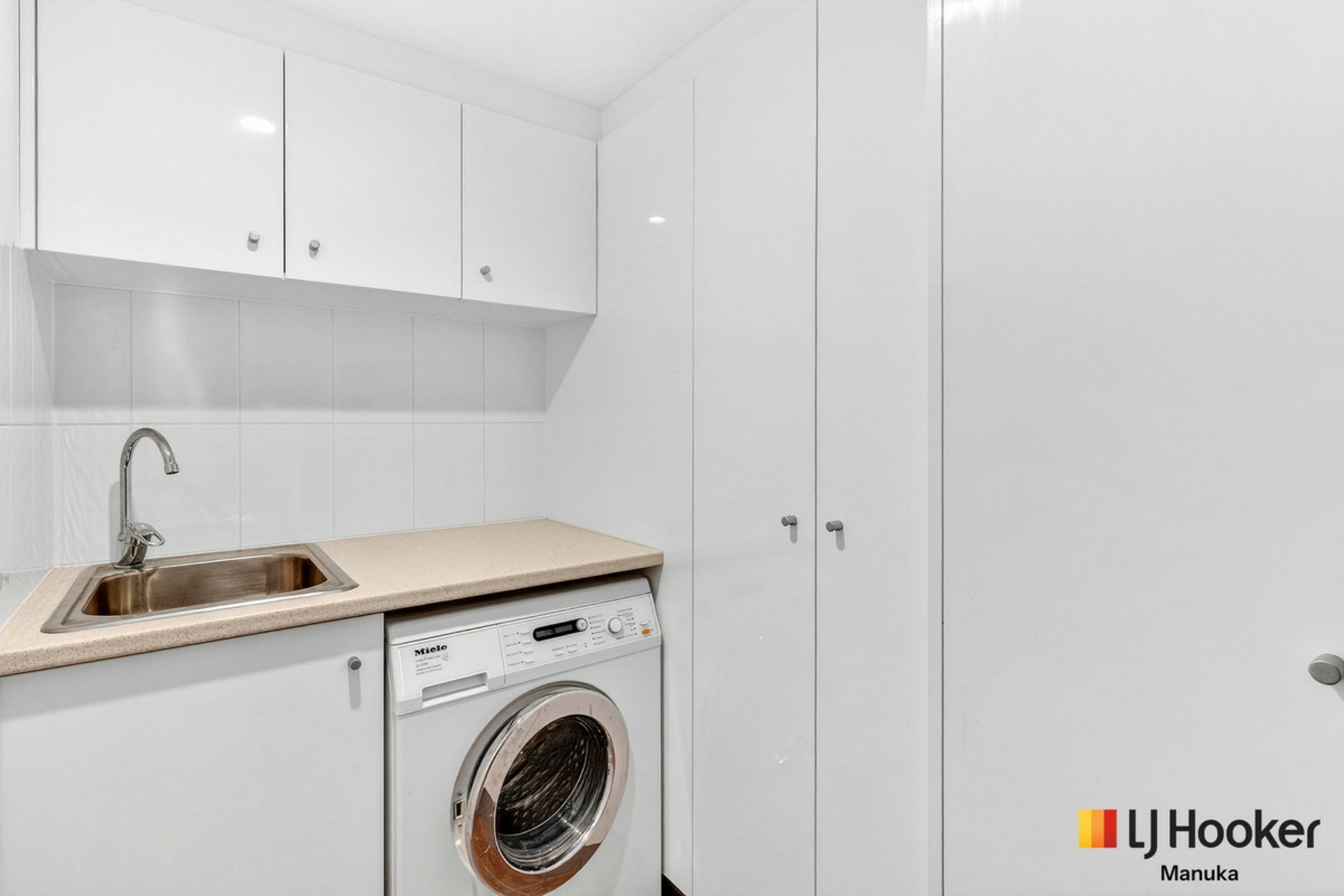 502/2 Marcus Clarke Street — photo 9 of 12