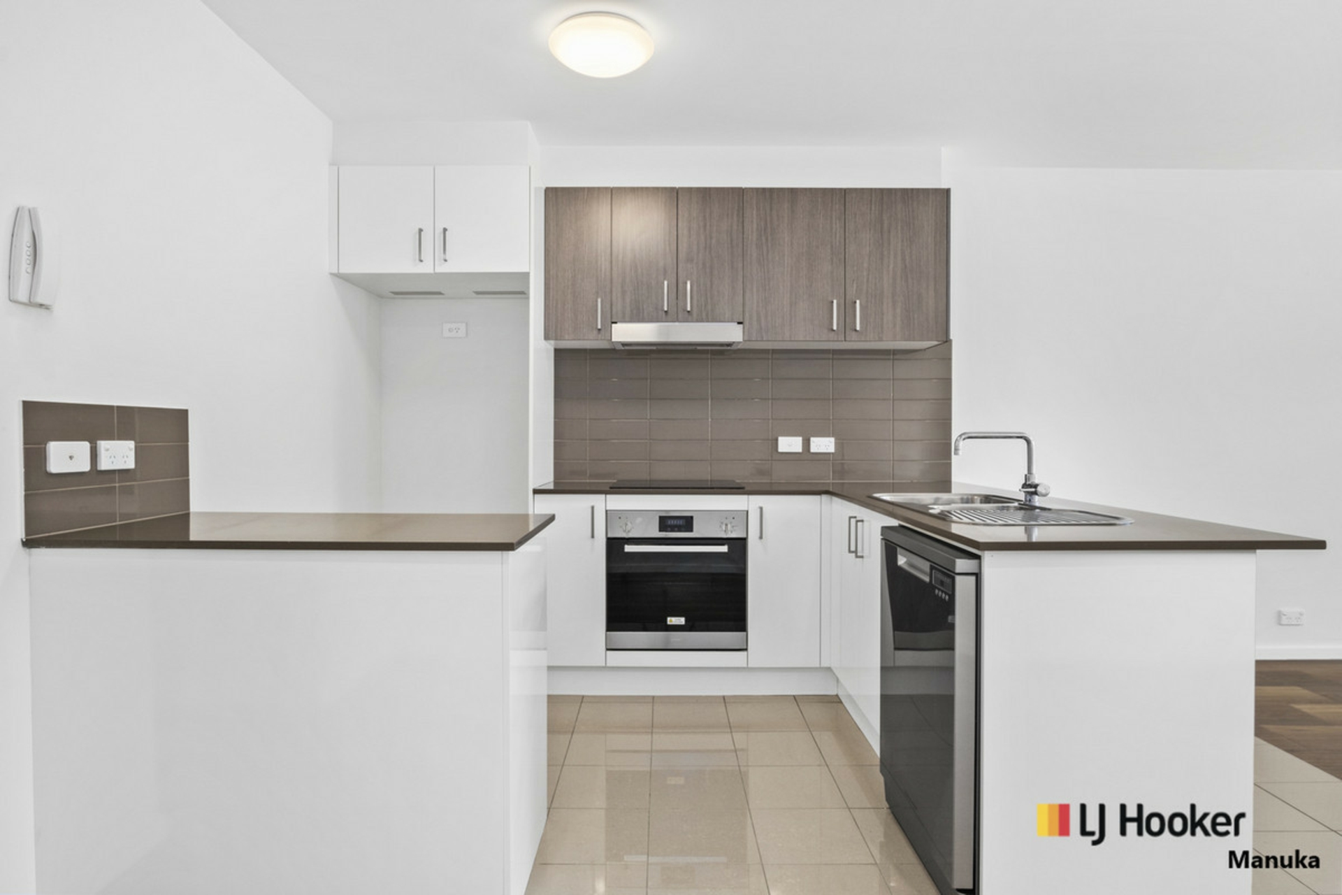 10/39 Jerrabomberra Avenue — photo from LJ Hooker Manuka