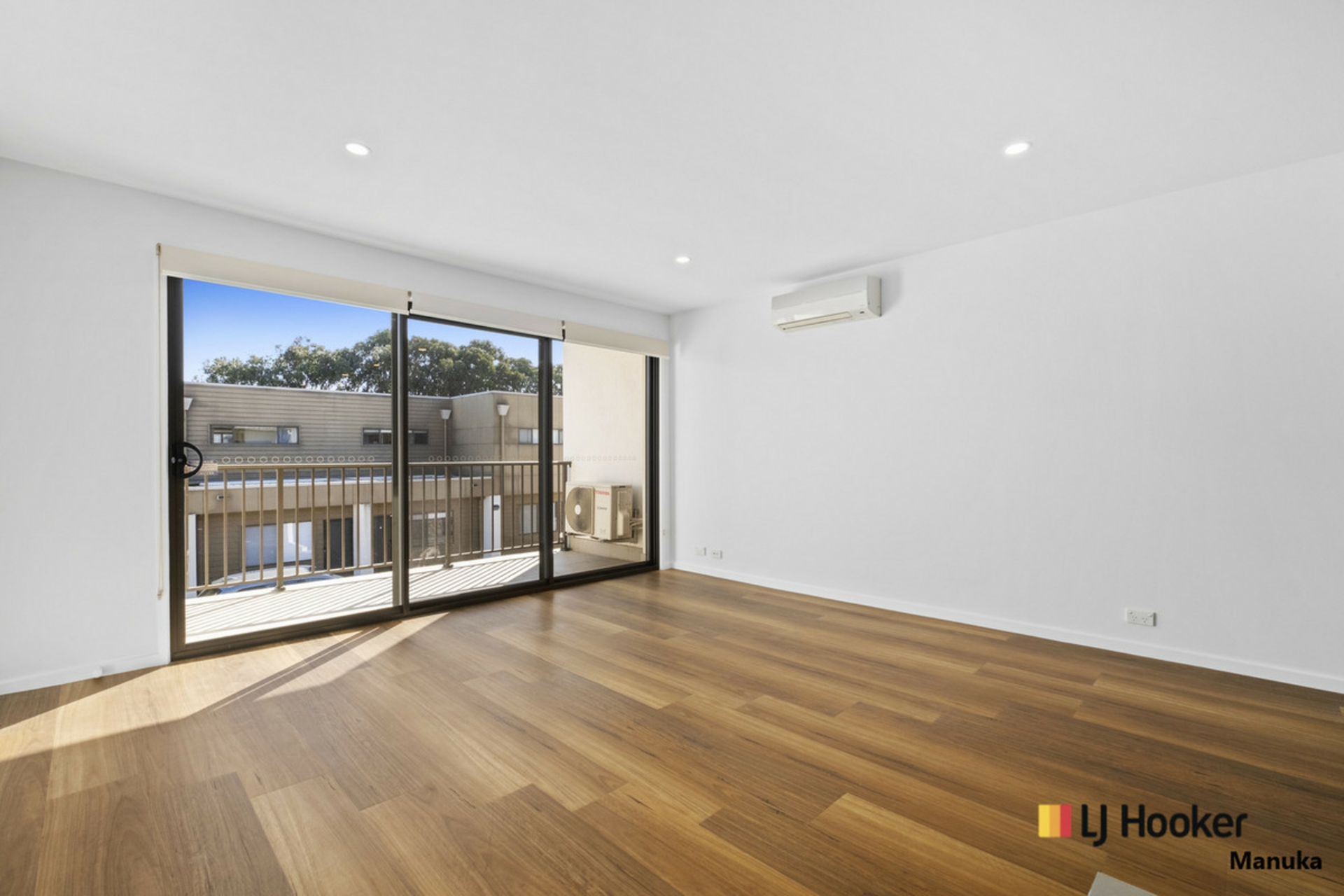 10/39 Jerrabomberra Avenue — photo 3 of 11