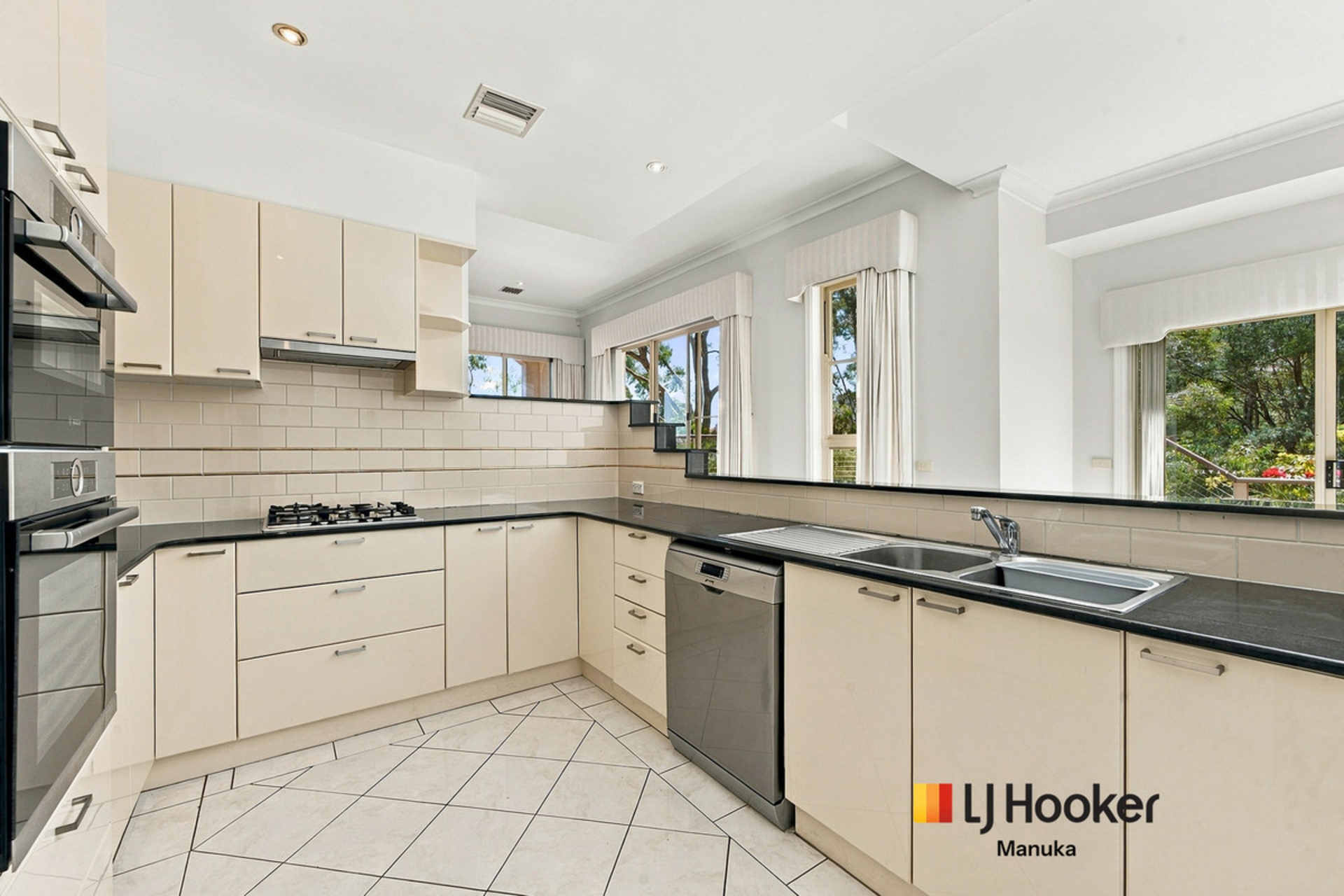 21/10 Taronga Place — photo 9 of 30