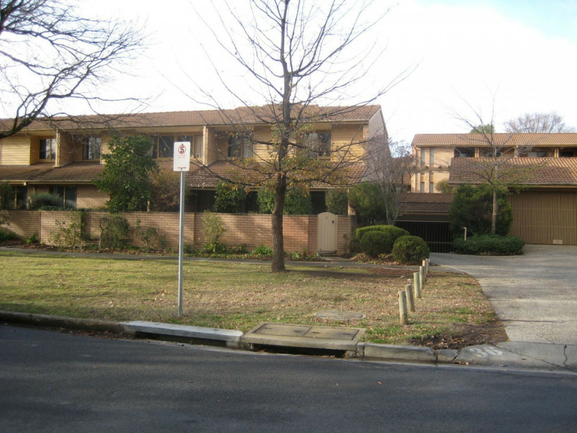 1/36 Gosse Street — photo from LJ Hooker Manuka