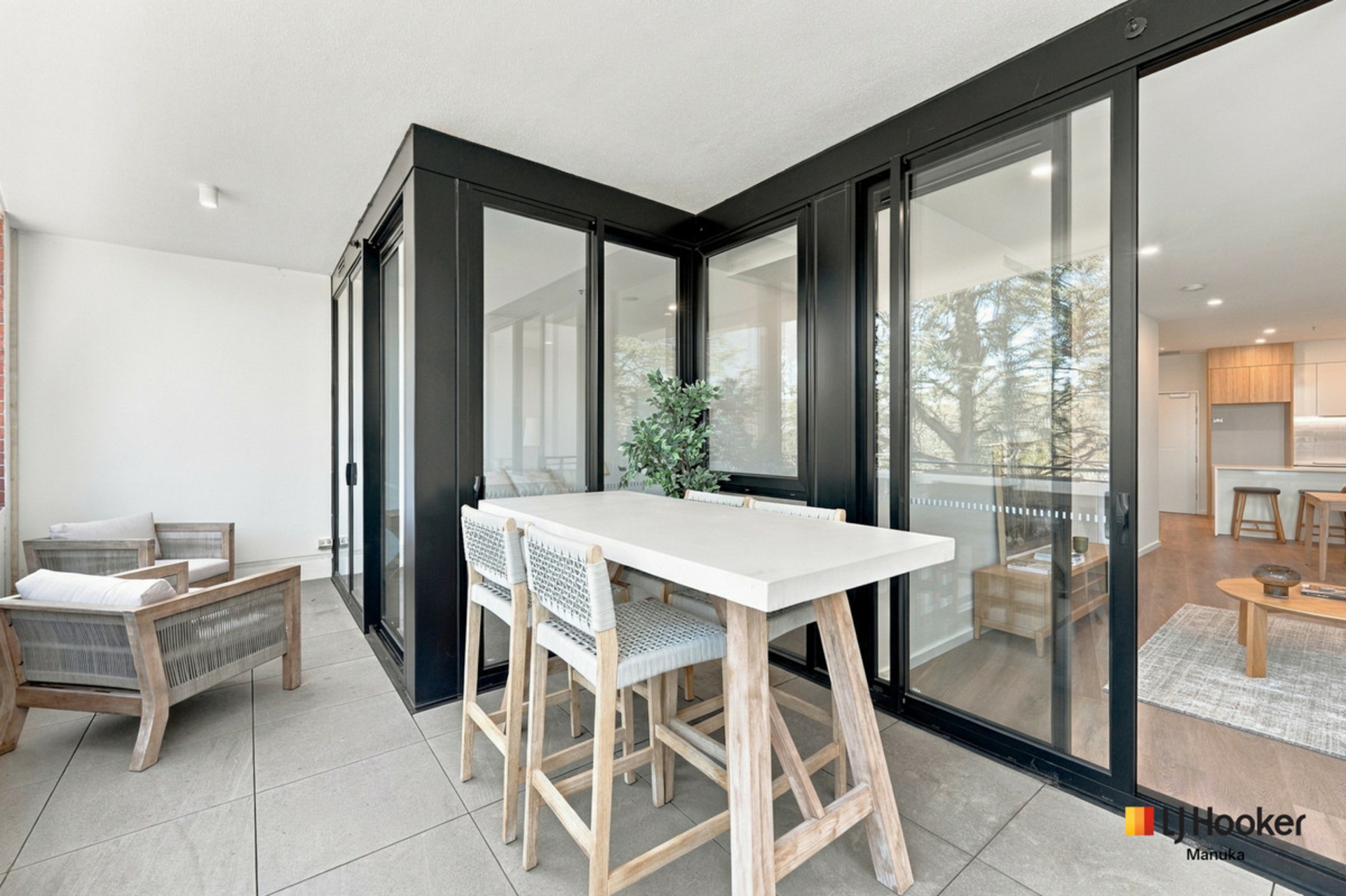 24/17 Captain Cook Crescent — photo 5 of 25