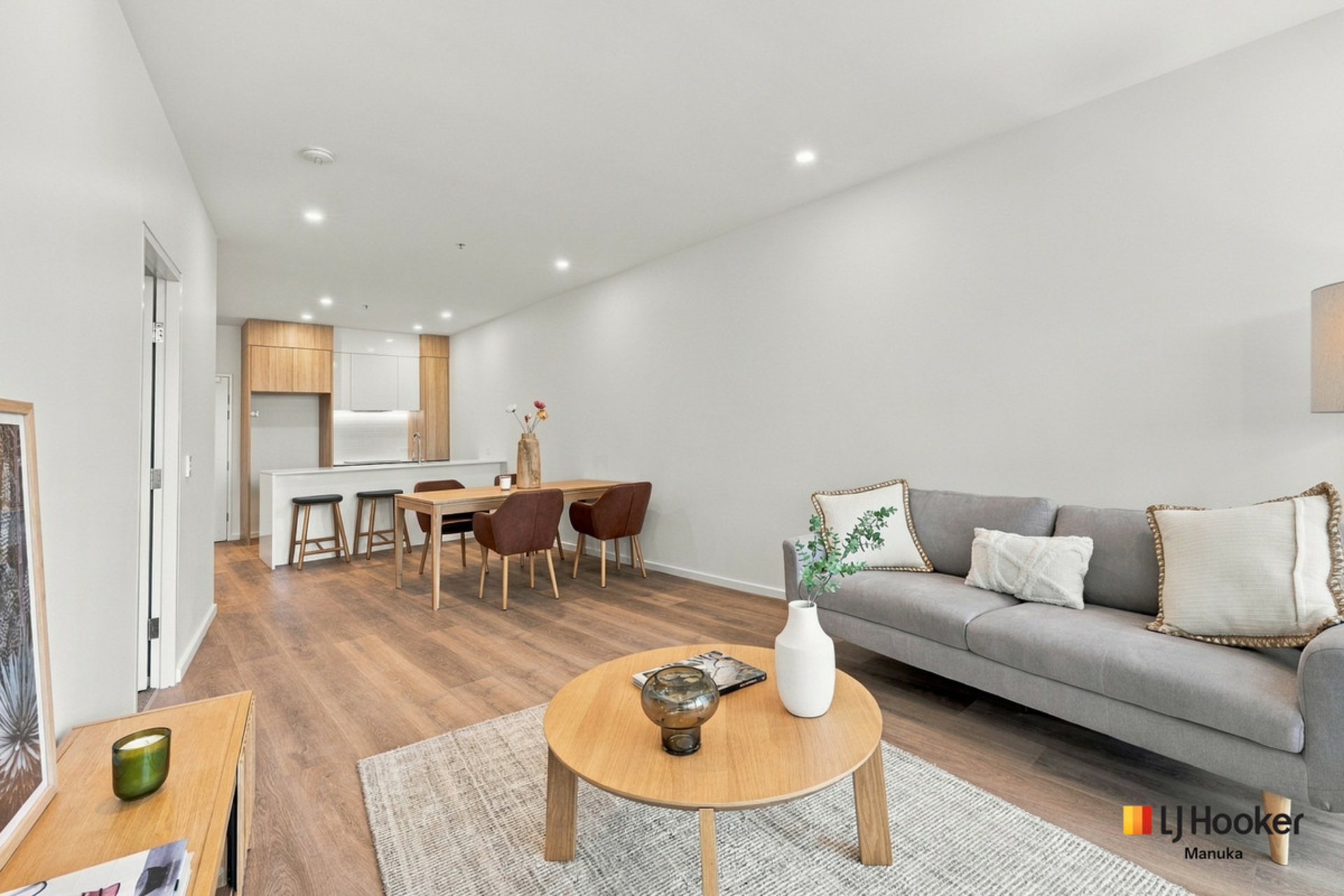 24/17 Captain Cook Crescent — photo 6 of 25