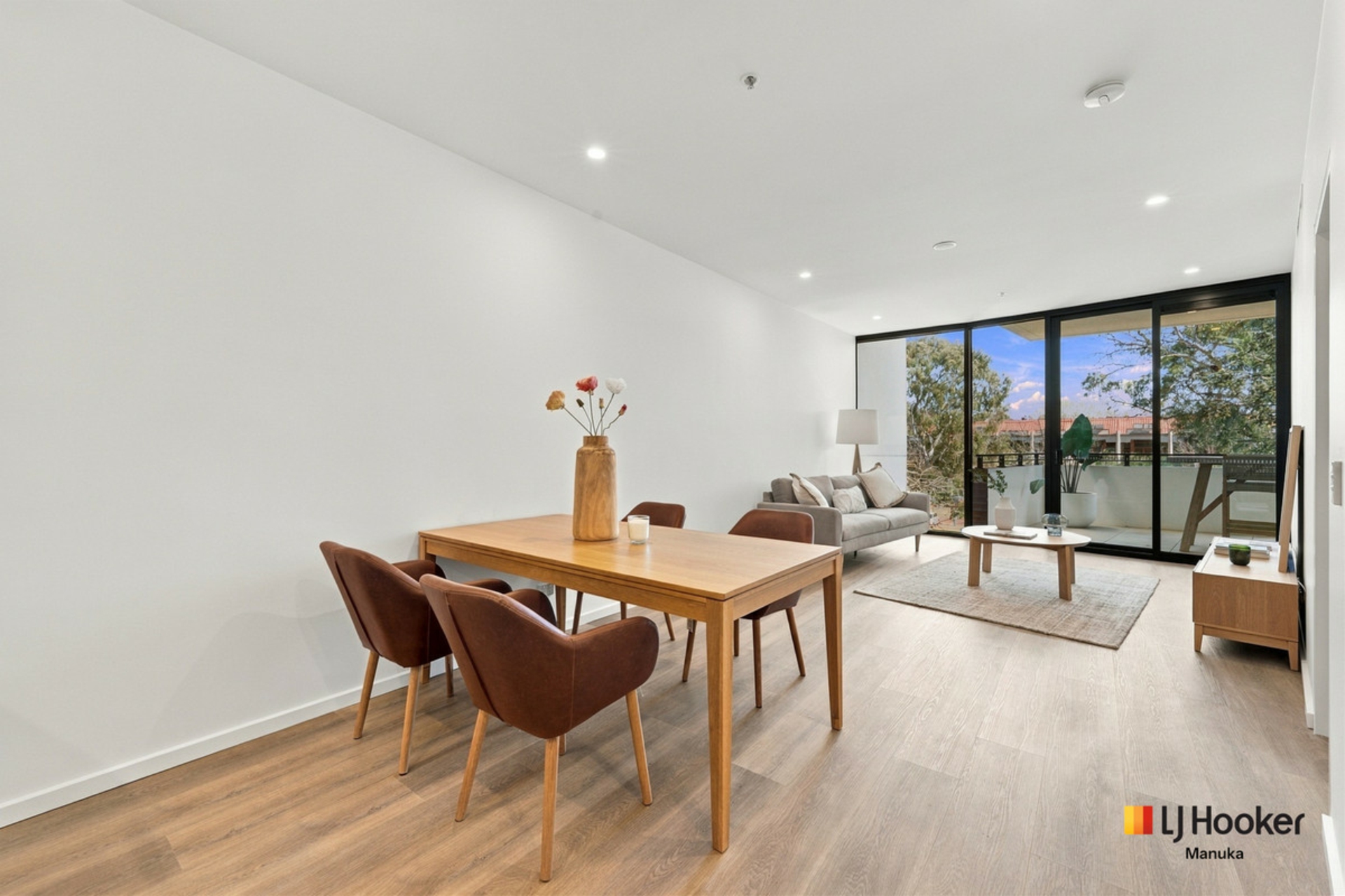 24/17 Captain Cook Crescent — photo 7 of 25