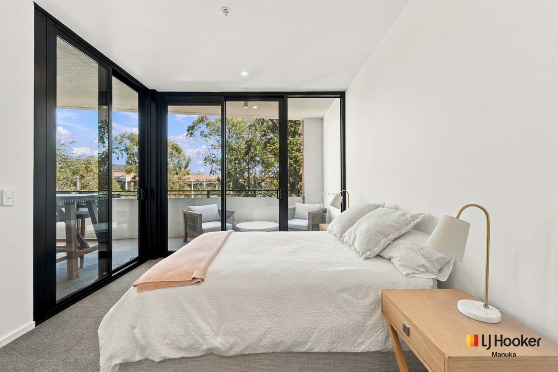 24/17 Captain Cook Crescent — photo 12 of 25