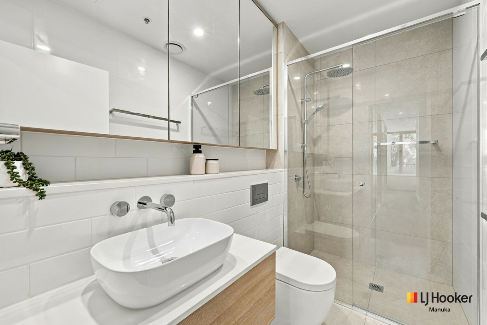 24/17 Captain Cook Crescent — photo 14 of 25