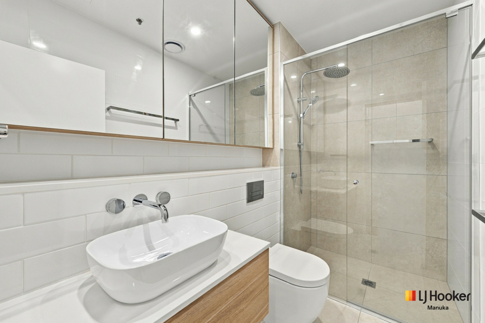 24/17 Captain Cook Crescent — photo 17 of 25