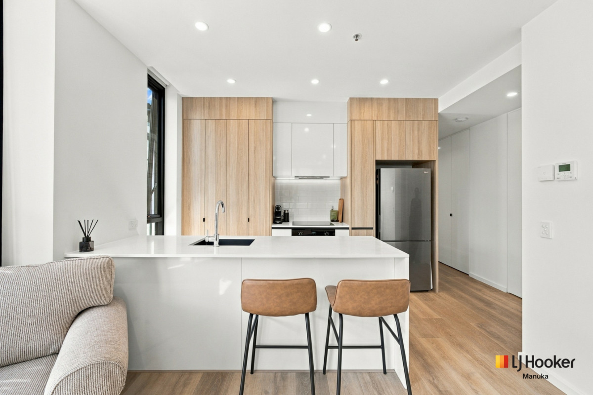 132/19 Captain Cook Crescent — photo 2 of 25
