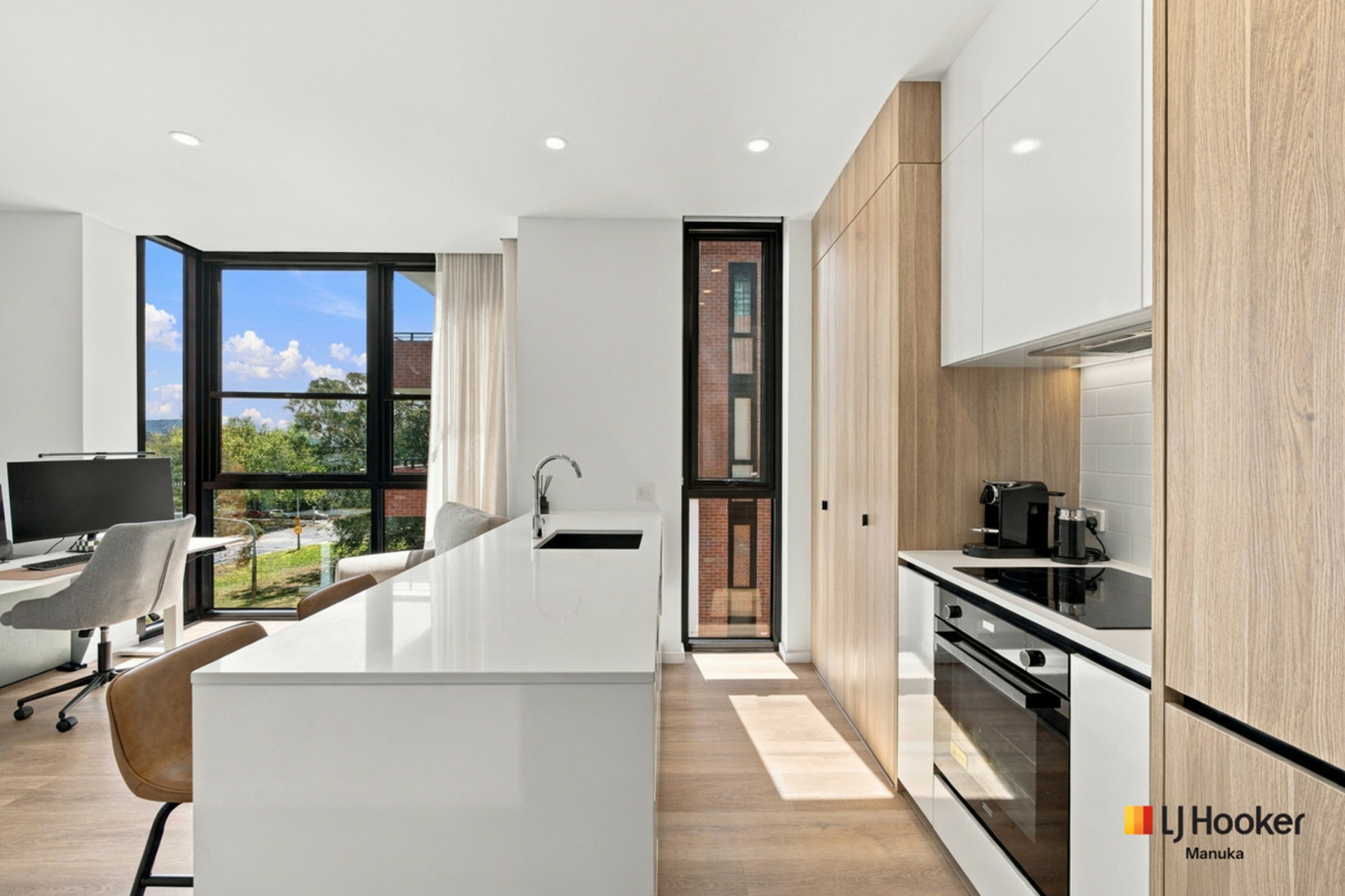 132/19 Captain Cook Crescent — photo 3 of 25