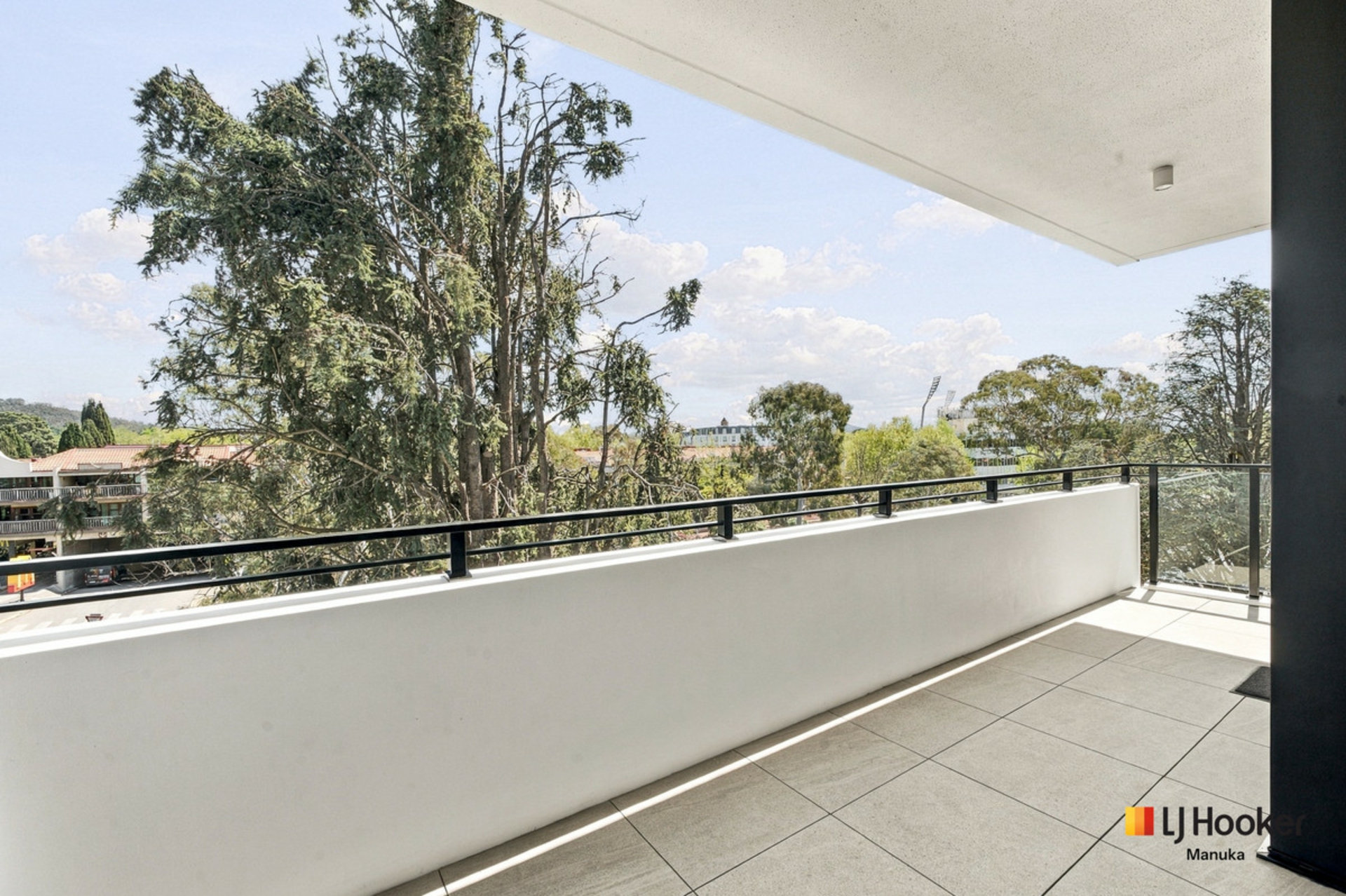 132/19 Captain Cook Crescent — photo 9 of 25