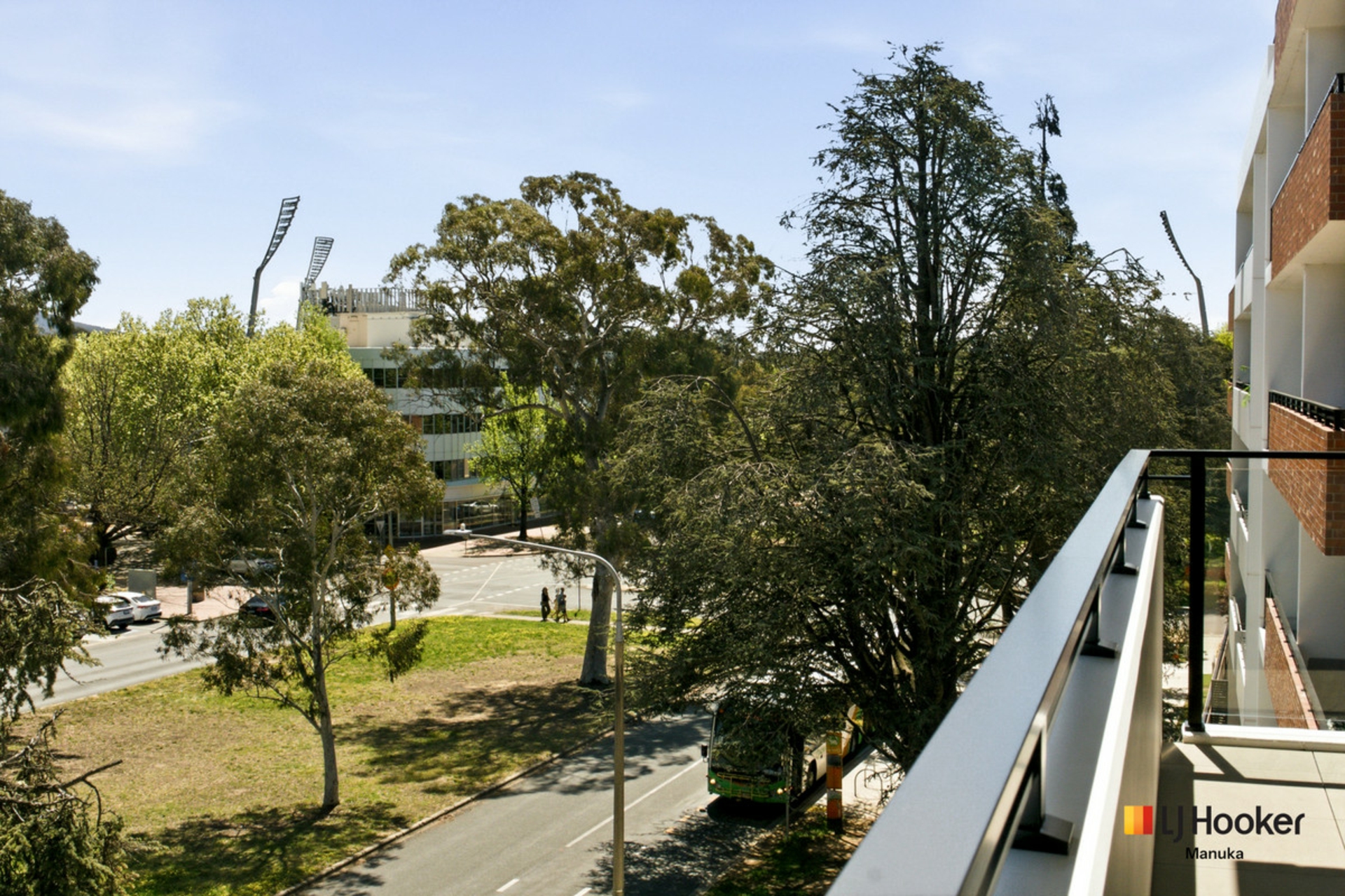 132/19 Captain Cook Crescent — photo 10 of 25