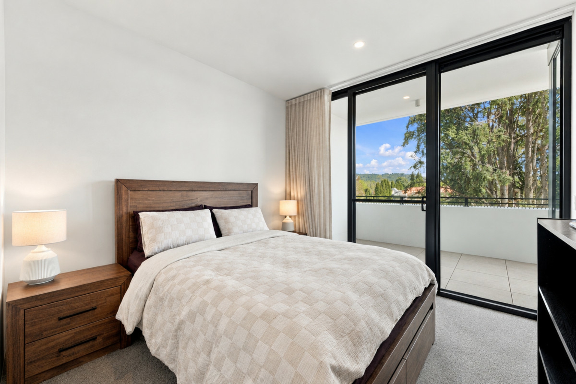 132/19 Captain Cook Crescent — photo 12 of 25