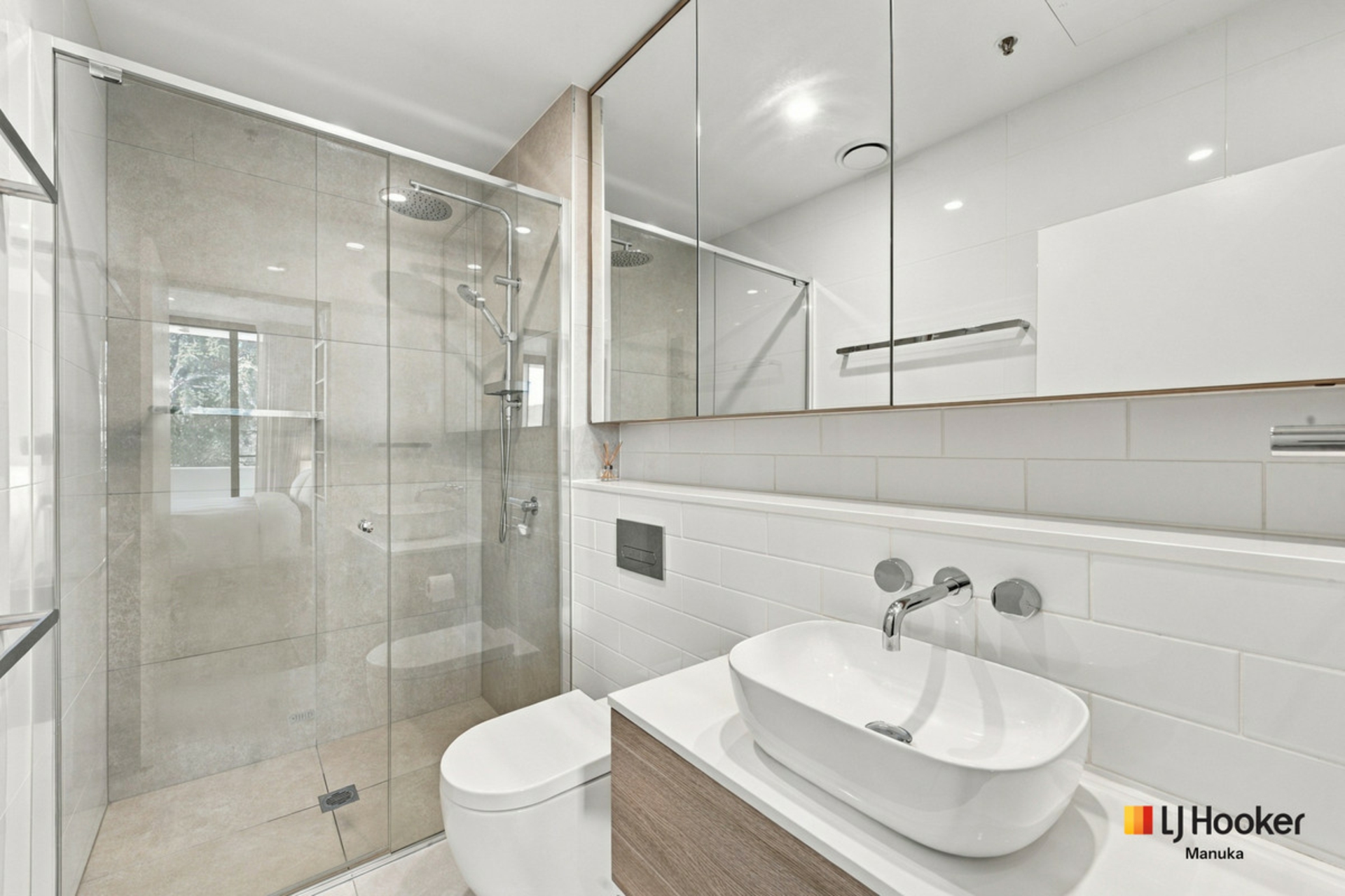 132/19 Captain Cook Crescent — photo 15 of 25